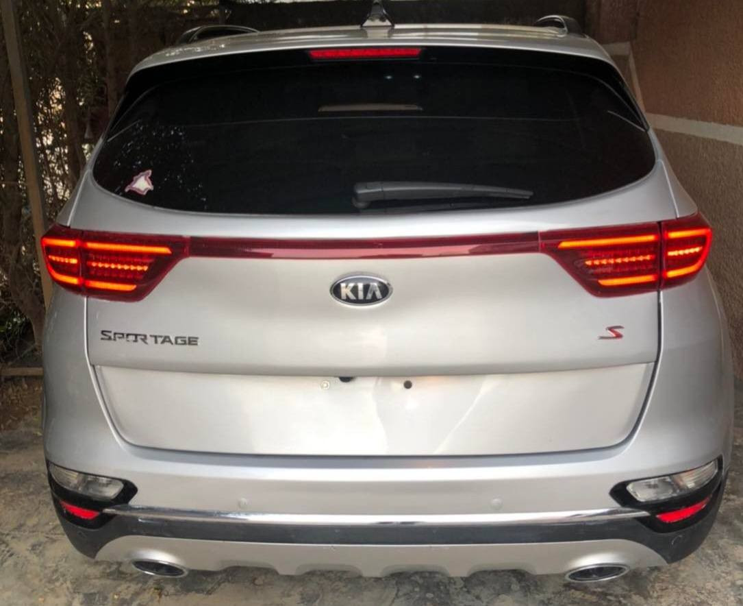 2020 Kia Sportage S Nightfall Edition
وارد امريكي جميع الأيرباكات سليمة
السيارة فول مواصفات
بصمة تشغيل
هاند بريك كهرباء
تحديد مسار
مانع انزلاق
قيادة ذاتية
رادار امامي
رادار جانبي
لايت LED
مراية وسطية اوتودم
مقعد السائق كهربائي
شفتات سترين
ستيرن رياضي D
بانوراما
اوتو هولد
كشنات جلد
شاحن وايرلس
مري كهرباء
قطعتين تبريد
تبريد بيانو
داخل السيارة بيجي مع بيانو بلاك
تدفئه مقاعد
محرك2400
نظام نزول منحدرات
3 انظمة قيادة Normal-Eco-Sport
حادث السيارة فقط جنطة ومرجعه نفسه
السيارة ماشية 37 الف ميل
العنوان:الحلة-شارع ابو خمرة 
السعر:  178$
للأستفسار:***********
