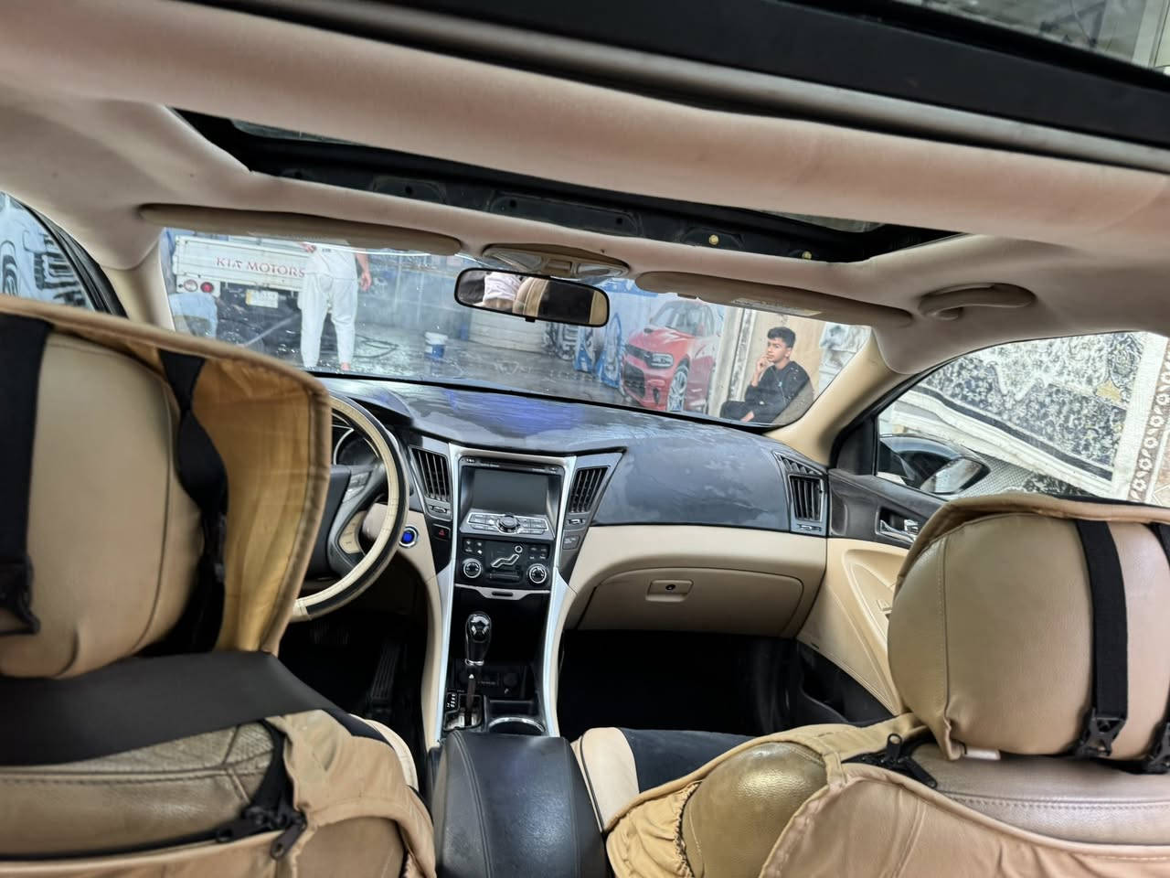 السلام عليكم 
سوناتا مديل 2012 فول لمتت
لون حبري السياره مكينه كير حداديه جاهزه بيه منظومه غاز 
بيه صبغ 4 قطه باب السايق جاملغ امامي وباب العبري وجاملغ امامي ينراد اله ترتيب ابيعه على وظعيته صور الحادث والتقرير مالته موجود رقم كربلاء مداور مباشر سعره 88 وبيه مجال بصيط مكان السياره كربلاء  اي ستفسار هذا رقمي 
***********
