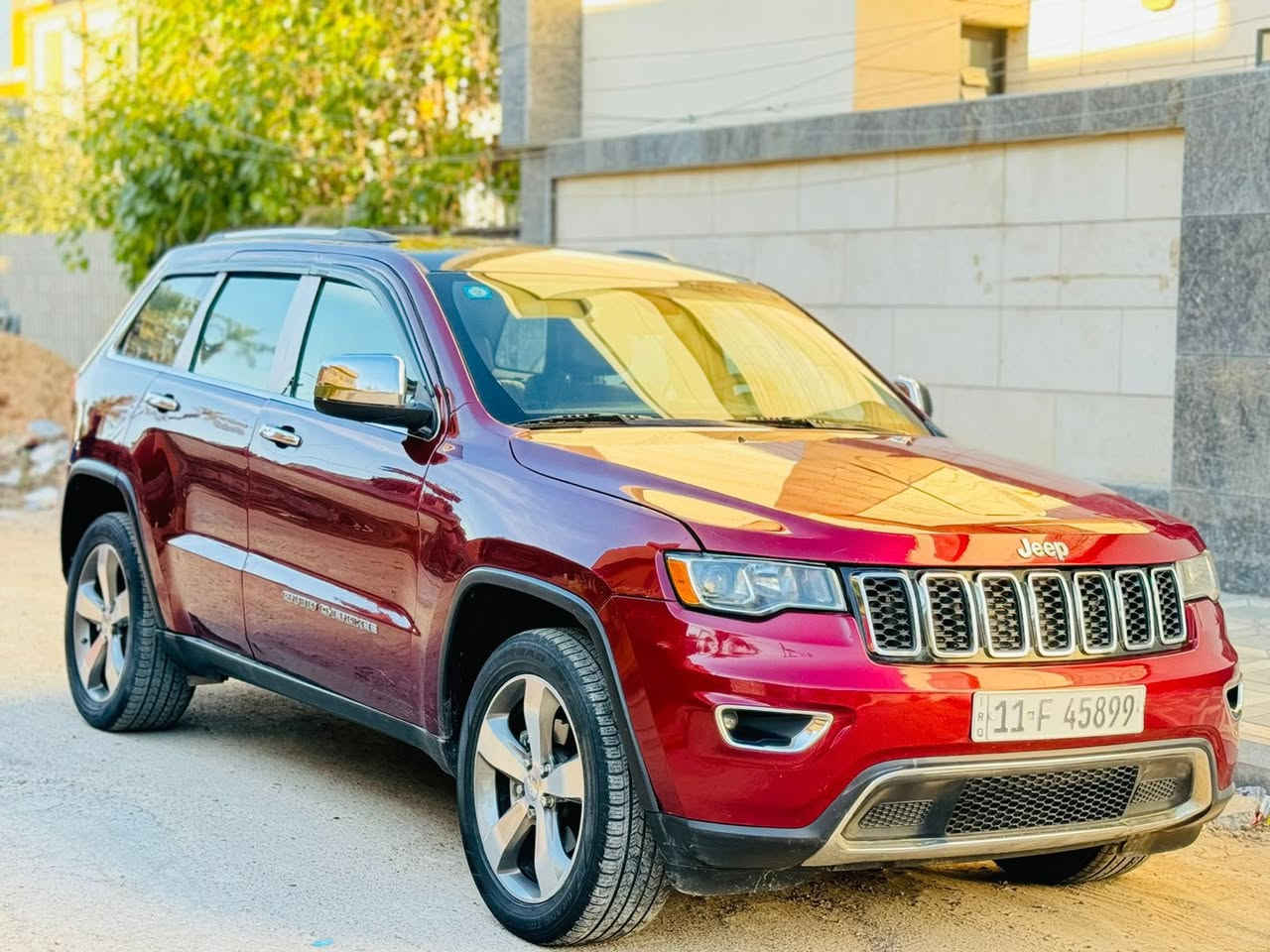 جيب (أمريكي ) موديل 2017 آوفر لاند رقم بغداد بسمي هزه وفحص جديده 
بيها قطع ابيع احزام صبغ كلير طخطخات 

معروضه 146 وبيها مجال 
محرك ٦ سلندر ٣٦٠٠ مكفول 
بصمه + تشغيل عن بعد كروز تثبيت سرعه
ستيرن كهرباء + تدفئه
كشنات جلد تدفئه وتبريد
خزن وضعيه كشنات ميموري
شاشة كبيرة
دمام خلفي
كامرة دوارة ٣٦٠ درجة
حساسات امامي خلفي
لد امامي خلفي
لايت زنون عالي ناصي
اضاءه ترحيب
دشبول خياط طبيعي
اوتو ستارت
حساس امامي وخلفي
رادار جانبي وخلفي وامامي
مري شفط + اشاير بلمري مع القفل وعاكس ضوء + هيترات مري+نقاط عمياء
اضاءه ترحيب
وبعد هواي مواصفات. 

مكان السياره بغداد
الشراي يتصل خاص مغلق
رقم الهاتف ***********
