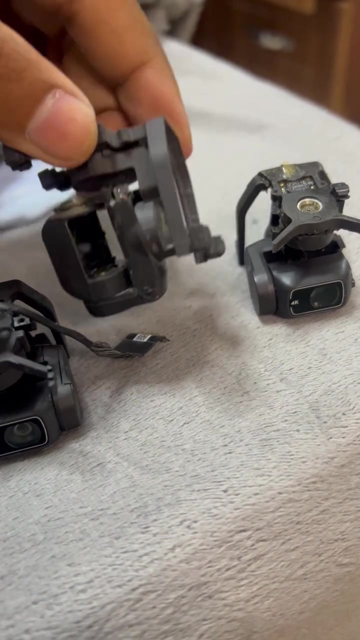 متوفر غراض درون mini2/mini2se
كمبل 3 قطع 

عدسات تصوير ترهم  لل mini1/2/4k/2se 

شاصي وكفراته 

اذرع 

اكو قاعده 4 ارجل هم 

كل الكارتات ماعدا الكارت الجوه 

بطاريات 2 

شنو تحتاج دزلي خاص وبالخدمه

مكاني بغداد


**إذا كنت صاحب هذا الإعلان وتريد حذفه لأي سبب، رجاءا أرسل رسالة إلى الدعم الفني**