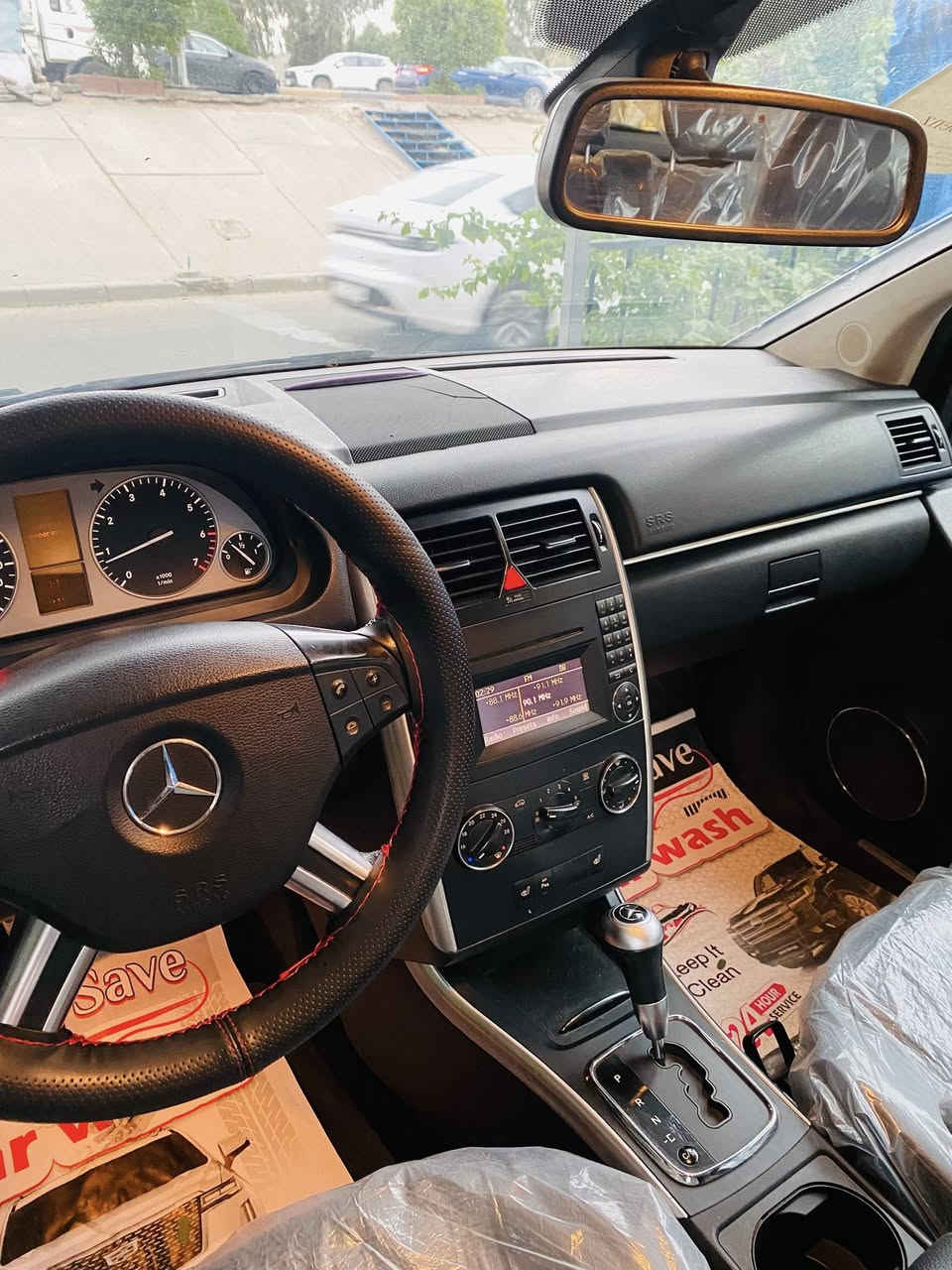 سلام عليكم سيارة سعر مناسب لميزانيه العوائل مميزه ونادره وحلوة واقتصاديه وشبابيه ونسائية وعائليه كلهن بسيارة وحده والمانيه وقوية مارسدس B class حجم. 160 موديل 2011 وارد خليجي كفاله عامة من الصبغ والبارد والشخوط ورصعات وكلشي حتى دعاميات بدون صبغ سيارة جدا جديدة محرك 4 سلندر تنفس طبيعي لا تيربو ولا هاي سوالف حاله حال النتره كير اوتو سيارة جاهزه وحلوة رقم أربيل أنكليزي بسمنه هزه جديدة تريد تحويل تريد وكاله حاظر سيارة مواصفات واضحه ميحتاج احجي عنه مكانه بغداد البياع تجي تفحص وين ميعجبك أتكفل بيه كفاله عامة من الكشر للتحويل وشرعيات سعره راح يكون 105 دفتر وخمس ورقات مجاله جدا بسيط اي استفسار ***********
