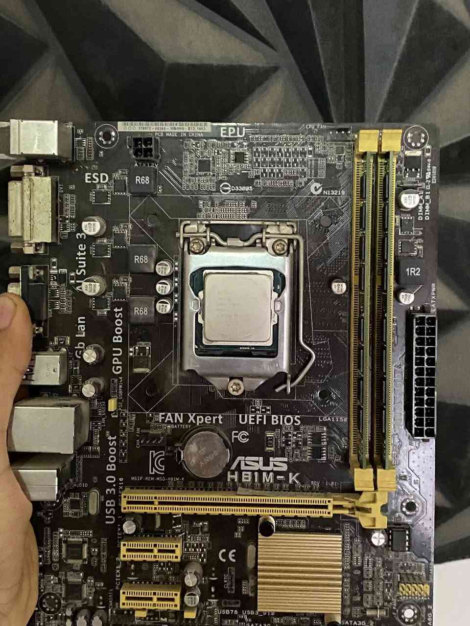 السلام عليكم حبايب
قطع واكسسوارات للبيع

شاشة شاومي g24i
IPS
حجمها 24
معدل تحديث 180hz
سرعة استجابة 1ms
وعليها طبقة مات متعكس الاضاءة
سعوها 135الف

كيس مال اهلنا
بدون فان
بي اظاءة امامية 
سعره 25الف

كومبو
I7 4770
H61 gigabyte
Ram16
رام اضافي 4*4=16 
كلهم 80الف

هارد
Ssd 240g
سعره 25الف

هارد
HDD 2t
سعره 40الف

بوردات فحم
H610
H110
اطي سعر بالعافية

توصيل موجود جميع المحافظات
مكاني ناصرية مركز
اتصال ***********
ادمن🤎🖤
