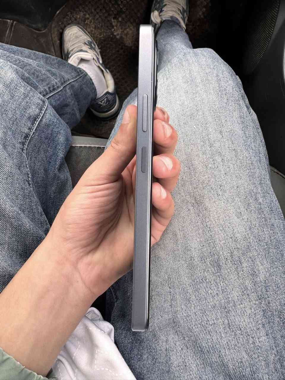 📱 للبيع: Tecno Pova 6 Pro 5G (بوفا 6 برو)
السلام عليكم عيوني  هذا الوحش للبيع، شتريته قبل سبوعين و هسه توازيت على فلوس الجهاز كلش نضيف حته ممستعمله  الجهاز غني عن التعريف خاصة للألعاب والأداء القوي.

• النظافة: الجهاز مثل الورد، نظيف جداً واستخدام حشمة (مثل ما موضح بالصورة).

• المواصفات: * ذاكرة: 256 جيجا.

• رام: 12+12 جيجا (يعني يطير بالألعاب).

• البطارية: ضخمة 6000 ملي أمبير وتدعم الشحن السريع 70 واط (تشحن بلمحة عين).

• الشاشة: AMOLED بتردد 120 هرتز، ألوانها تجنن وسلسة.

• التصميم: يتميز بالإضاءة الخلفية (Mecha Design) اللي تنطي شكل كلش مميز بالليل.

الملحقات: كارتونة وكامل ملحقاته الأصلية وياه.

السعر: 250الف بي مجال بسيط للشراي الطيب

المكان: الغزاليه - الكاضميه

للاستفسار أو الشراء، راسلني خاص أو اتصل على الرقم: ***********
