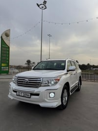 لاندكروز 2014 فطيم مكفولة من الصبغ فقط دعامية امامية صبغتهة بسبب الشخو...