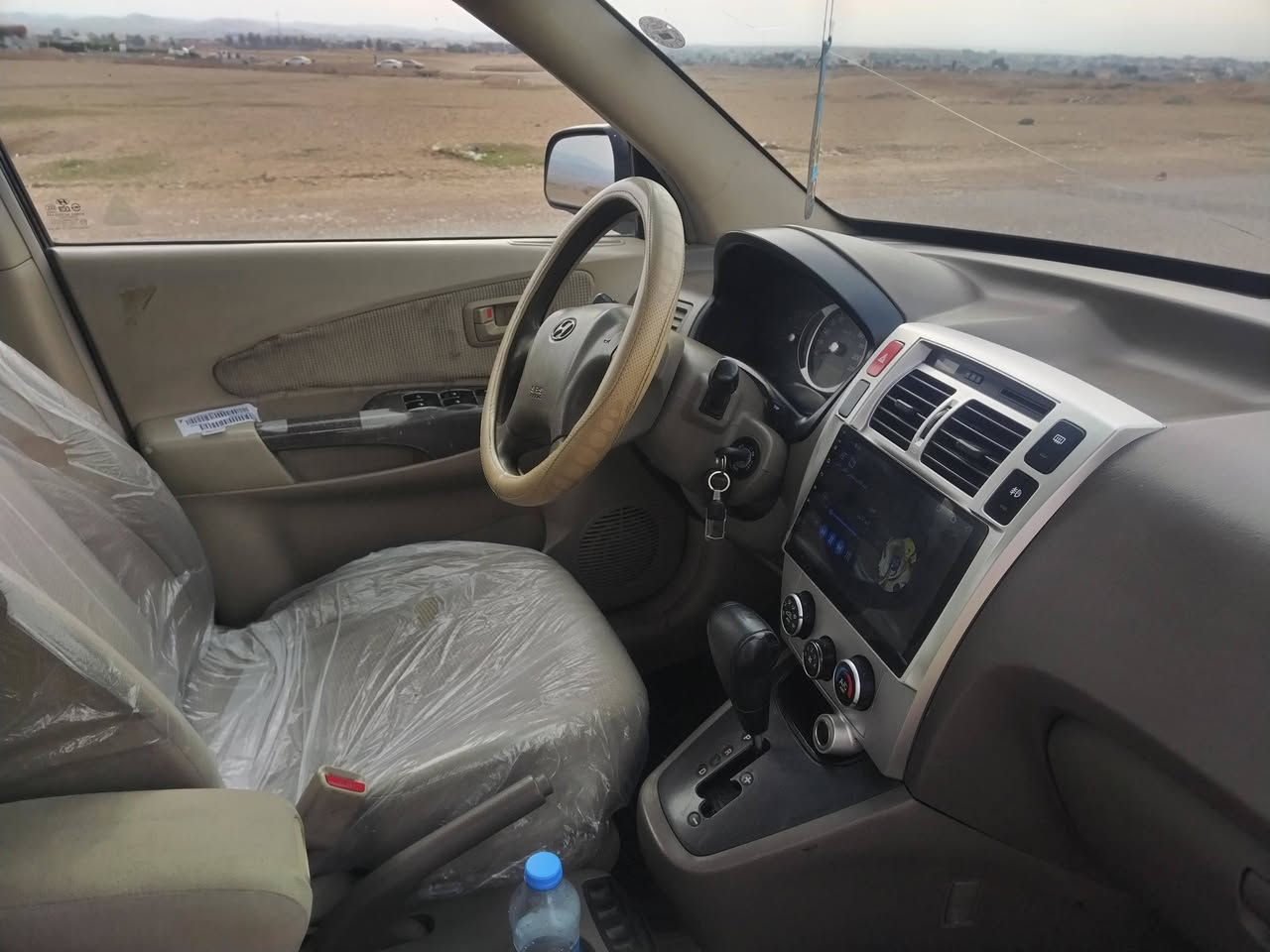 بسم الله وعلى بركة الله تعالى
سيارة هونداي توكسون للبيع موديل 2008 ماشي 214 رقم أربيل والسنوية لحد 28 وهزه جديده وشرط تحويل.. 

مواصفات السيارة..

تبريد تدفئة.

محرك2000 دوش

گير أوتوماتيك

وجامات كهربائية

وكاميره وشاشة HD

ویل كپ.

والسيارة خير من الله وكلهه على البلاد

السعر.. 108 وبيهه مجال

مكان السيارة خانقين.. للتواصل والأستفسار تواصلو على هذا الرقم

***********
