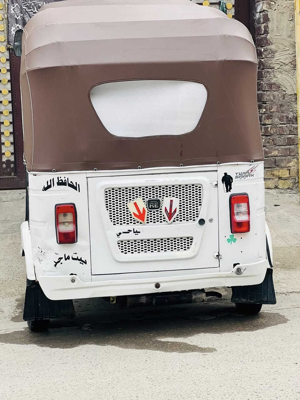 يا الله سلام عليكم تكتك 21 شهر 12 مرقمه رقم عربي بيها ضربتين تكمه ومن وره سنويه بسمي تحويل ثاني يوم سعرها 7وربع وبيها مجال شي قليل حك جيه 

***********
