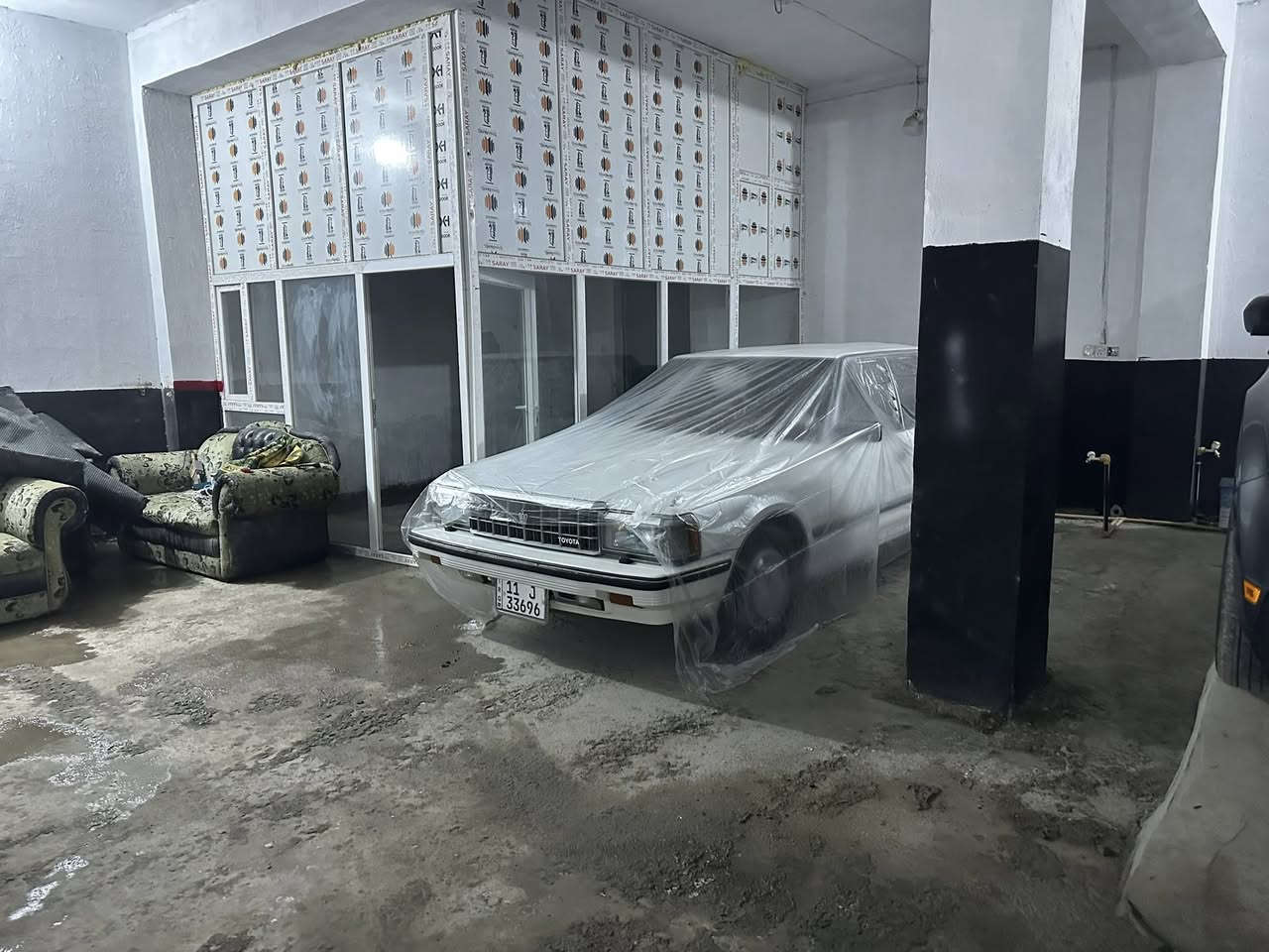 صلوا على محمد وال محمد
سوبر ٨٥ بغداد باسمي تحويل مباشر بإذن الله 

بدون قطره صبغ 

بارد بمكانين جاملغ خلفي وتحت الترايش بين البابتين 

محرك بلادي بي دخان خفيف مرات يرادلها لاستيك ولف 

كير عادي 

تبريد خلفي امامي ثلاجه خلفيه كلها شغاله 

كهربائيات كلها شركه شغاله 

صدر خلفي امامي مع دبلات كله شركه جديد 

سياره مخدومه ومحافظ عليها اني المالك الرابع الها 

موجودة في ديالى بعقوبة 

السعر المطلوب ٩٥ 

للاستفسار الاتصال على الرقم التالي 

***********
