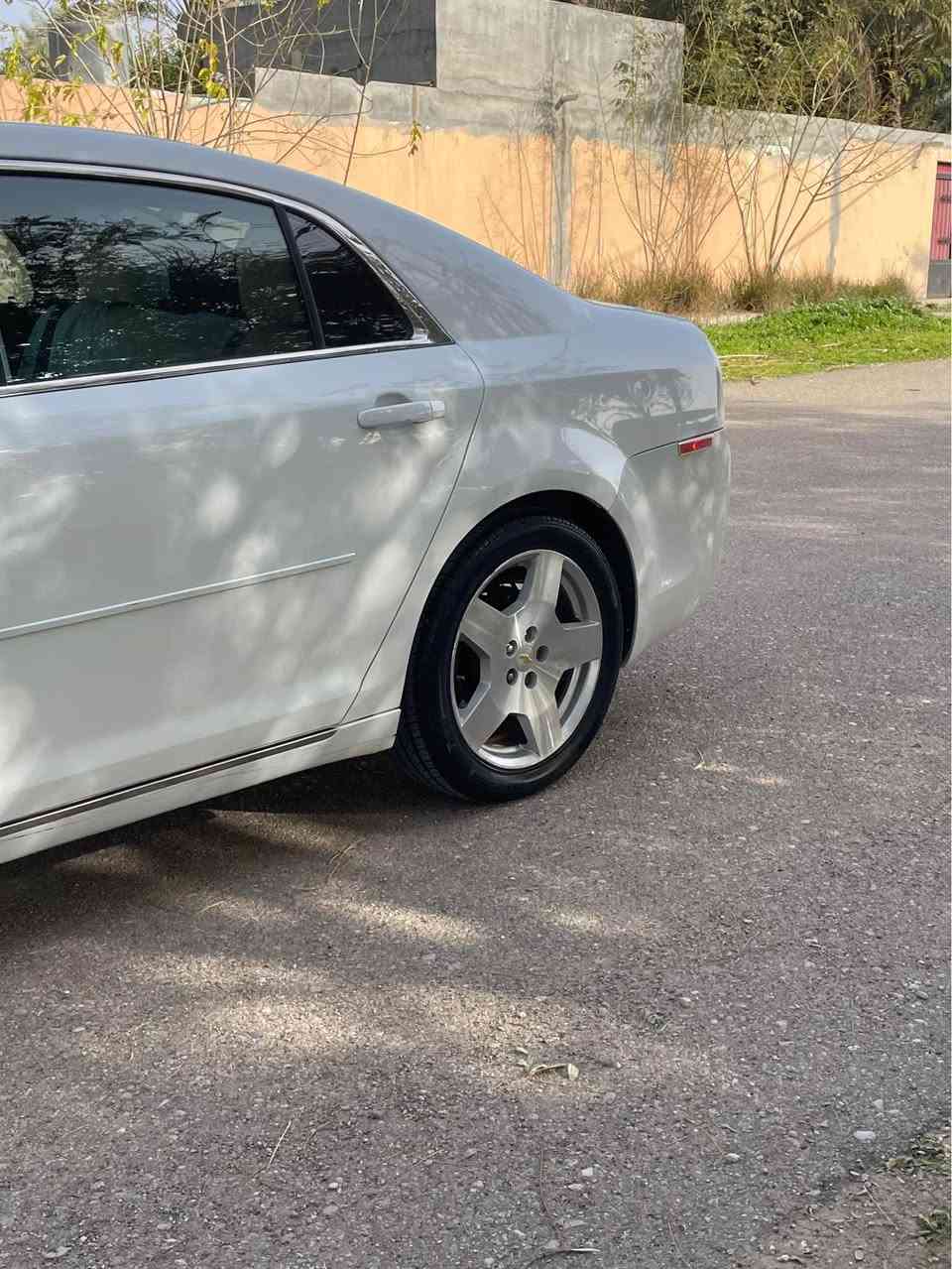 السلام عليكم 👋🏼
شوفرليت ماليبو 2011 خليجي 
مكفوله كفاله من الضربه 
صور سونار مرفقه  
محرك 4 سلندر 2400
تحكم استيرن
كشنات كهرباء 
داخل اصفر المرغوب 
تبريد ثلج 🥶 تدفية شغال 🔥
جامات كهربائي
‏ ABS - مانع انزلاق 
كهربائيات كلة شغال 
رقم سنويه جديد 
 شرط تحويل نفس اليوم 💯
گير محرك بشرط كلش جديد 
السياره شرط شخطه مابيها كلش حلوه ✅
السعر 85 ورقه وبيها مجال 💵💸
عنوان ⇦ ديالى خانقين 📍
الهاتف ⇦ *********** خناقين, ديالى
