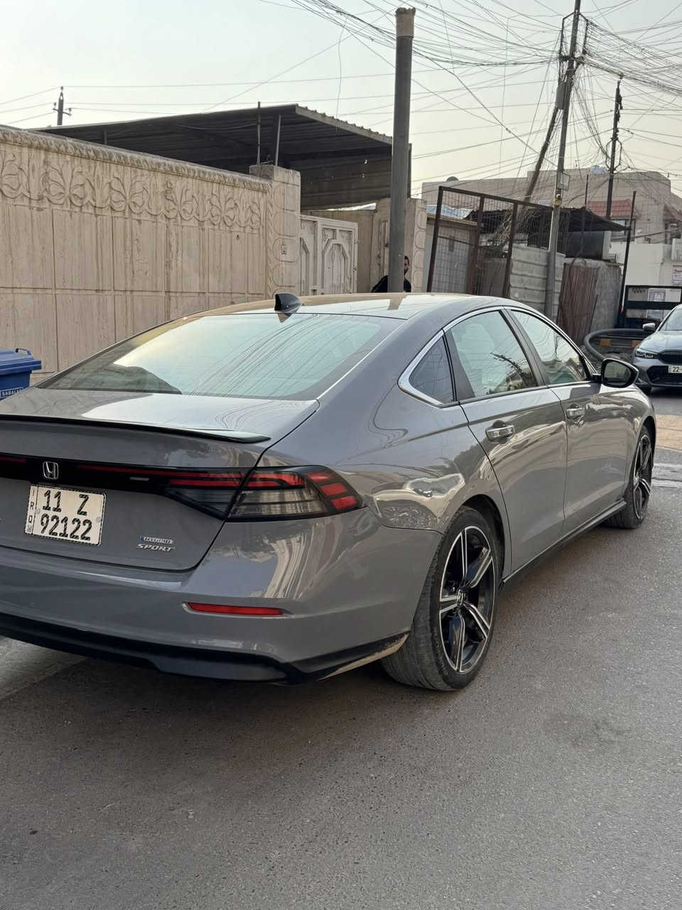 السلام عليكم 
هوندا اكورد 2024 sport للبيع
مواصفات الsport معروفه 
دخول جديد مرقم بغداد كامل 
حادثها موجود بلمنشور قطعة وحده صبغ 
الجاملغ الامامي مبدل ومصبوغ 
شواصي لغود كلها سليمه 
ملاحظه السياره(نقص رادار امامي)
مكان السياره بغداد _نفق الشرطه 
السعر 184 وبيها مجاال 
***********
