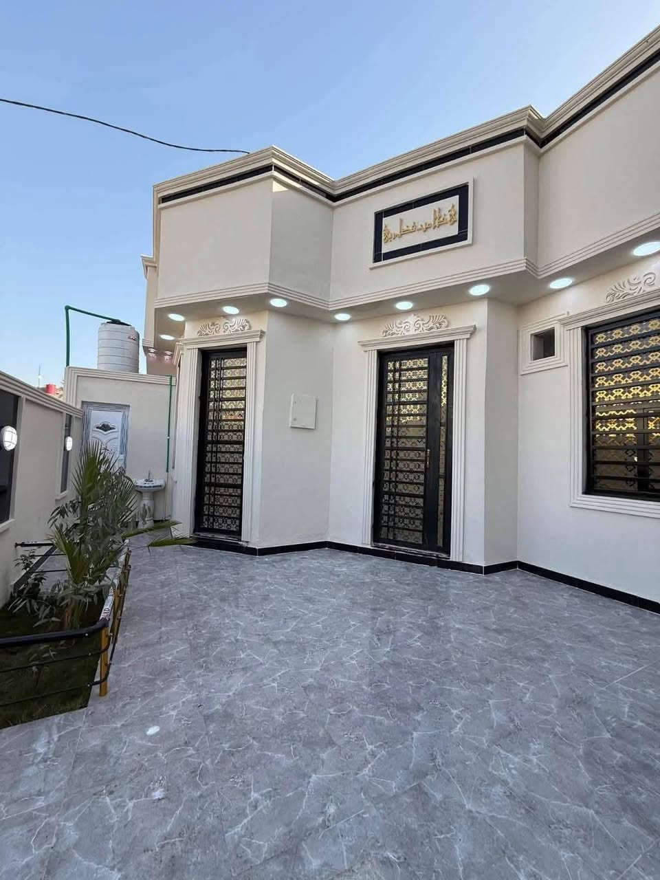 🏡 تعبت من البيوت القديمة أو الأسعار المبالغ بيها؟ هذا البيت إلك 👇
🏡 بيت جاهز للسكن فورًا بالبصرة – بدون تعب ولا تصليح
✨ بناء حديث 2026 وتشطيب نظيف
📐 200 متر | 🚗 شارع 10 متر مبلط
📍 البصرة – محولة زهير
يبعد 700 متر عن الشارع العام – منطقة هادئة ومناسبة للعوائل 🌿
🏠 كل شي جاهز حتى تسكن مباشرة:
✔️ كراج سيارة
✔️ ديوانية
✔️ صالة كبيرة
✔️ غرفتين نوم
✔️ مطبخ (حار + بارد)
✔️ حديقة جانبية
✔️ صحيات داخلي + خارجي
💡 خدمات كاملة (ماء 💧 كهرباء ⚡ مجاري)
📄 سند: ملك صرف (زراعي) باسم عراقي ✔️
💰 السعر: 125 مليون (قابل للتفاوض)
🔥 بيت مريح بدون مشاكل + جاهز فورًا للسكن
📞 واتساب: ***********
📩 أو راسلنا على الصفحة
⏳ لا تفوّت الفرصة – احجز معاينة قبل ما ينحجز!
#عقارات_البصرة #البصرة #بيع_منازل #استثمار_عقاري #بيت_للبيع #عقارات
