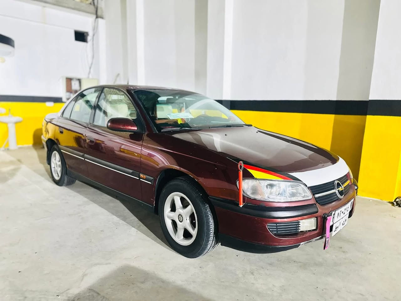 السلام عليكم
للبيع أوبل اوميغا بزون
الموديل 96
اللون - ماروني 
المحرك - 2000 مسكر بلادي
سلايت روف شغال ومبدل جديد
كير اوتو
جام كهرباء امامي
جام خلفي جوبي
كشنات نصف تحكم
تدفئة بالكشنات الامامية
داخل جلد اسود ملكي مغلف دوشمة مخمل جديدة
بطاين بوب جلد اسود
ارضية مغلفة جلد مشمشي
تبريد تدفئة شغالة وعليه ادامة كاملة
تبريد قطعتين
مسجل وتخم سماعتات تفصيخ
زوج لايت امامي جديد مع لايت زينون عالي
تبريد لمس  
شاشة اعطال شغالة اذا كلوب طفى عندك يأشر 
السيارة ما ناقصه شي من ناحية الكهربائيات 
شغالة من المازده للبك
بردة خلفية كهرباء شغالة
السيارة مكفولة من الضربة والصبغ عدا طخة زغيرة بقبق الجنطة
فقط بيه القمارة والجنطة جاردة وع وضعه 
رقم اربيل بأسمي ما انطي وكالة احول فقط

السيارة تجي وتشوفه بعينك وتحكم عليه سيارة جاهزة من كل النواحي
 السعر المطلوب 53 $ وبيه مجال 
***********
ديالى
