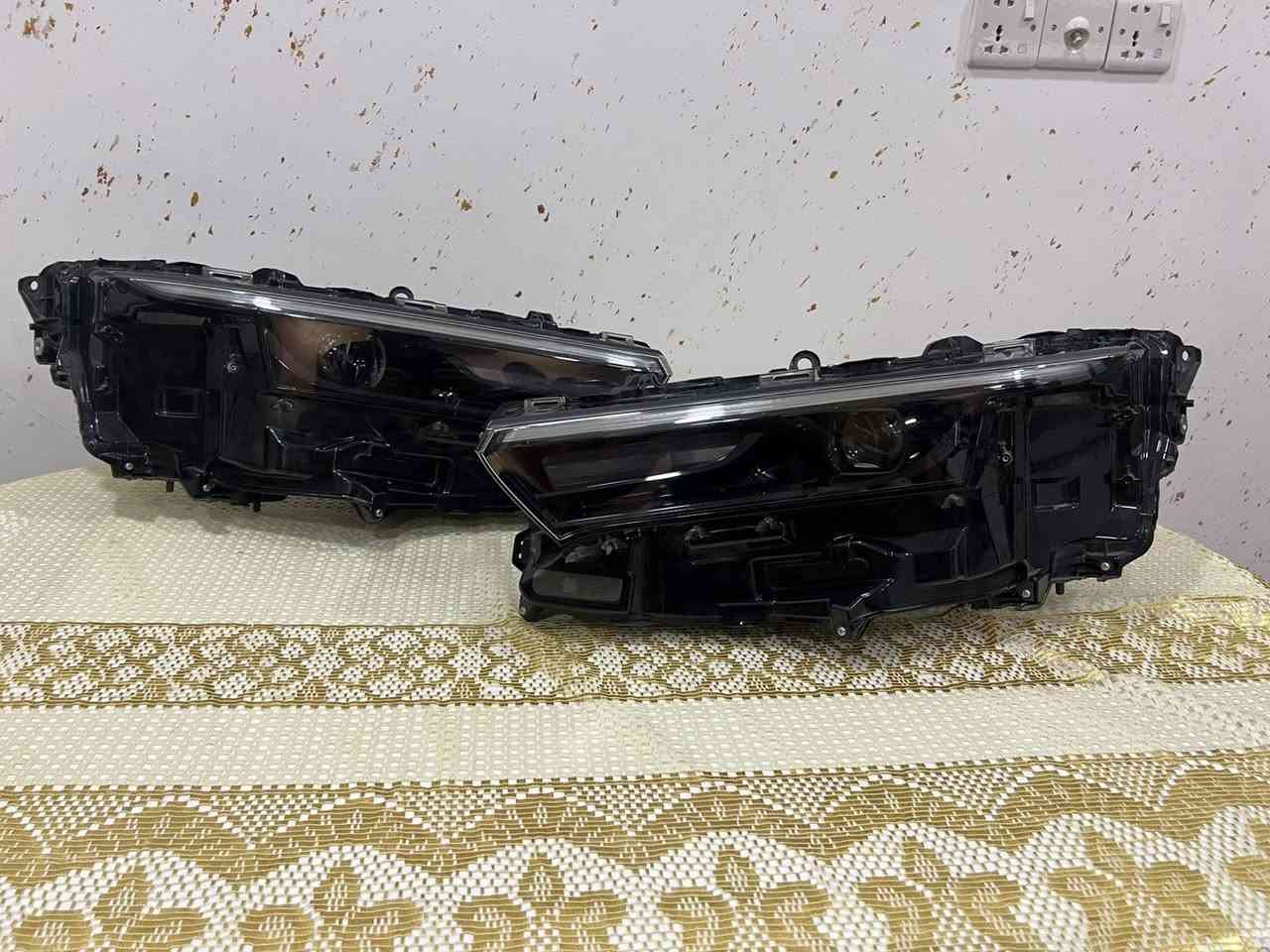 السلام عليكم لايتات كراون xle اصلي تفسيخ امريكي تك عدسه سعر الزوج 20 ورقه التك 10 ورقات ونص 
لايت لكزس سعر التك 4 ورقات اصلي تفصيخ 
مكاني اليرموك 
***********
