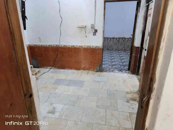 السلام عليكم
بيت للايجار خلف عمارة جامعة الكفيل سابقا بنزلة مجسرات الزهراء.. 
مكشوفة غرفة استقبال صغير وصالة وتخاريج 
٢٥٠ الف شهر 
***********
