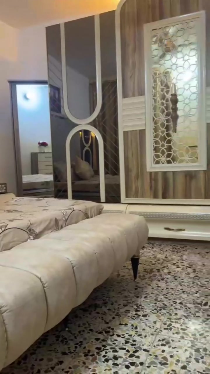 السلام عليكم  غرفه للبيع تركيه ضخمه نضافه 100/100 المكان بغداد  مكلف بنشر اتصال ***********
