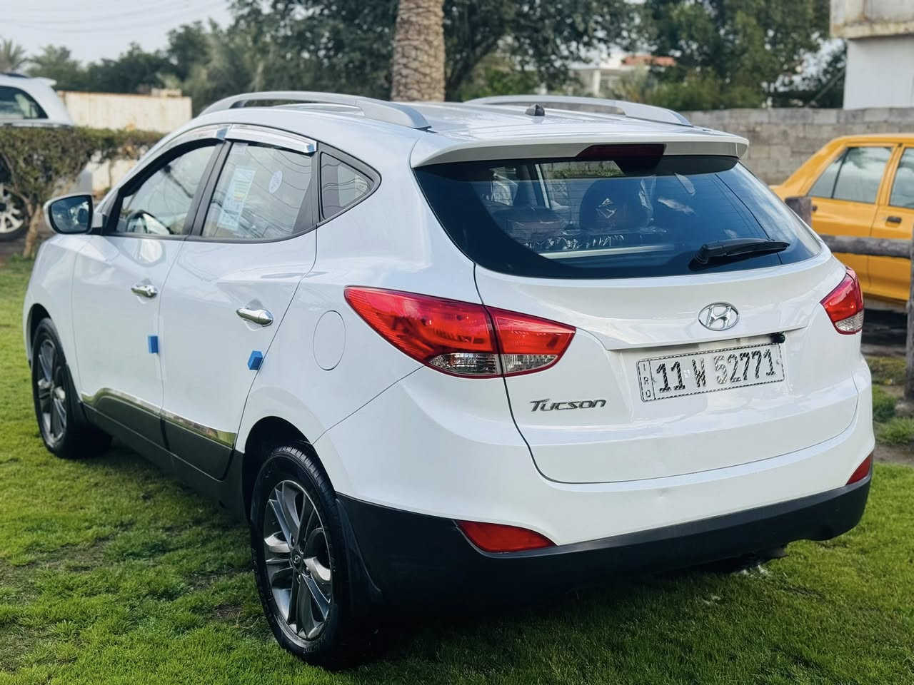 سلام عليكم للبيع توكسان 2015 خليجي 
السيارا كفاله عامه من الضربه وصبغ 
فقط بارد كلش بصيط 
السيارا بسمي رقم بغداد الجديد 
محرك دوش المرغوب 
مابيها نقص برغي 
كير محرك صدر تخم تاير تبريد كلا شغال 
السعر 143 
مكان بغداد لاستفسار 
***********
