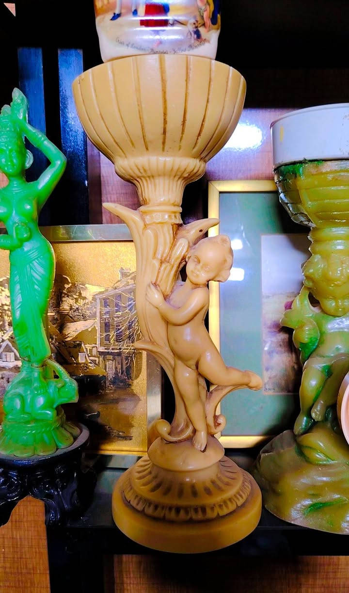 تحف ايطاليه من عجينه العاج منحوته يدويا 🇮🇹
سوق العبيدي امتوفر جميع قطع الانتيك
***********واتساب متوفر توصيل @إشارة

