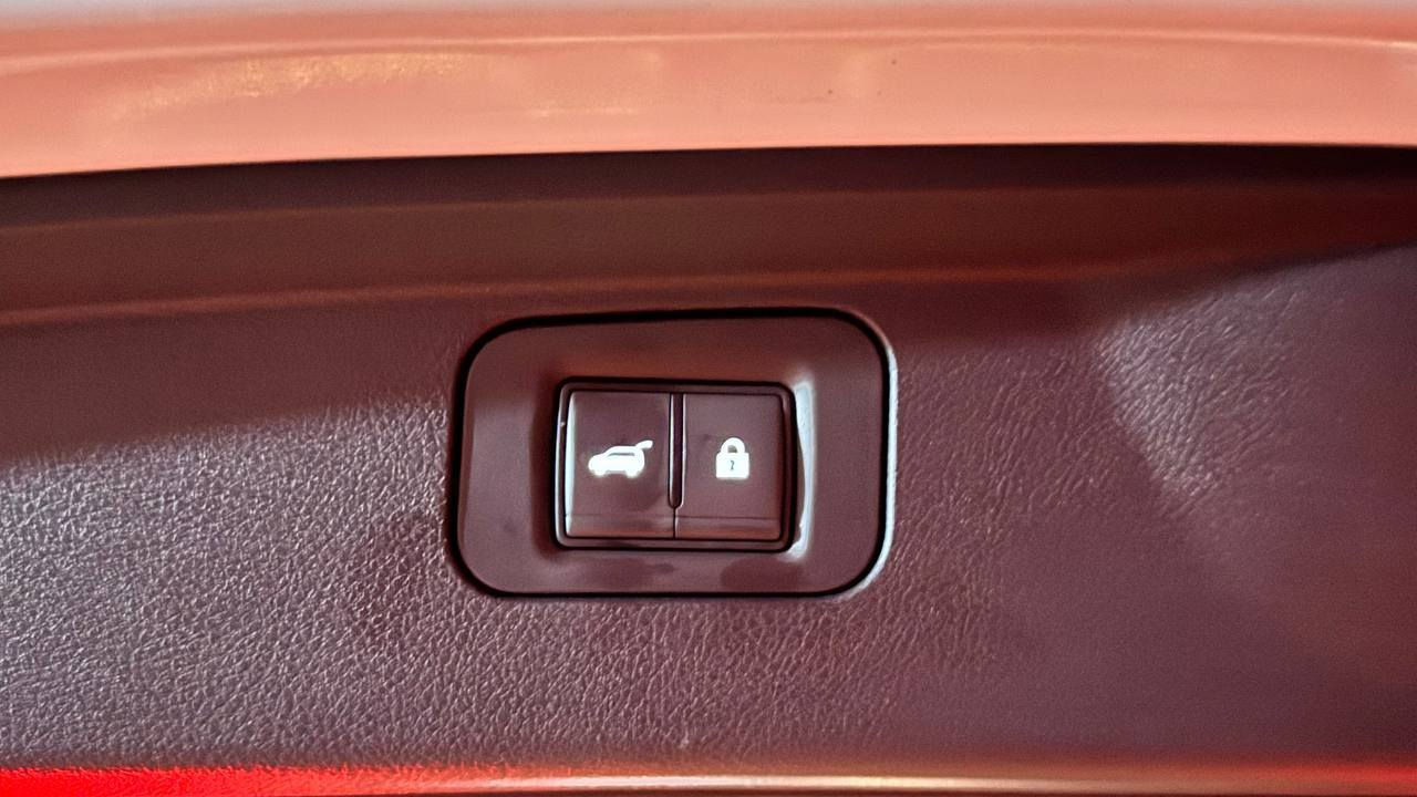 السلام عليكم
للبيع نيسان باترول بلاتينيوم 
موديل 2025 
فول مواصفات اعلى فئة 
محرك V6 3800                السياره بيهه كتاب تضليل 100/80                            ضمان شركة السور مع صيانة وتبديلات دهن وفلاتر مجانية 
رقم اربيل بسمي بعدهي ابحالت الوكاله
مكفولة كفالة عامة 
ماشية 3الاف فقط 
مكان السيارة الديوانيه
السعر 755 وبيهة مجال بصيط 
للاستفسار 
***********
