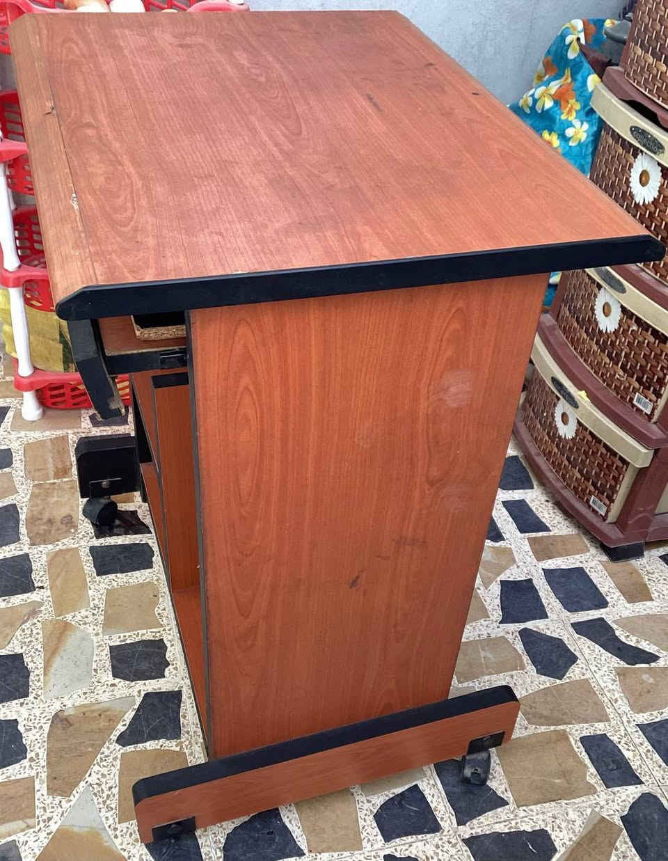 للبيع ميز حاسبة خشب سعره ١٥ الف
ميز تلفزيون بلول ب ١٠ الف
تعلاقة ثابتة ب ٣ الاف وبيها كسر بسيط ما يأثر ع الثبات موضح بالصورة 
العنوان حي السماح الثانية


**إذا كنت صاحب هذا الإعلان وتريد حذفه لأي سبب، رجاءا أرسل رسالة إلى الدعم الفني**