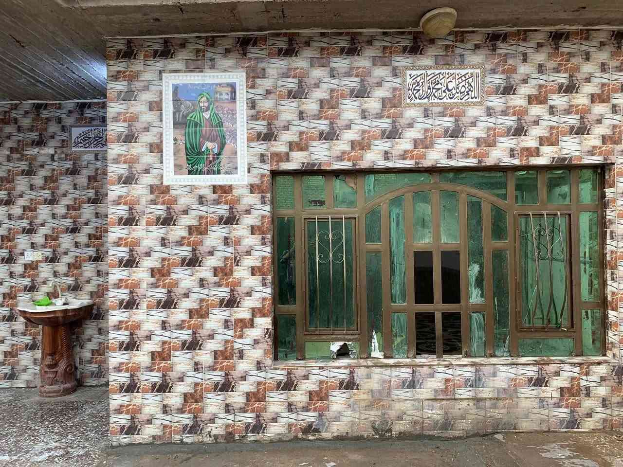 السلام عليكم ورحمة الله وبركاته
(اللهم صل على محمد وال محمد)
دار للبيع طابو ملك صرف باسمي المساحة 200 متر الواجهه 10 النزال 20 
يحتوي على غرفتين نوم كبيرة واستقبال كبير 7 * 5 ومطبخ وصالة كبيرة وخدمات صحية تكرمون داخل وخارج البيت  ومنور عدد2 داخل البيت 
خدمات جاهزة  كهرباء مي مجاري شغل درجه اولى 
و شارع 15 متر بيت بصف الركن الموقع العبيدي نهايه شارع مدرسة الخيرات

للاستفسار اكثر اتصل يوجد واتساب كذلك واني حاضر 

0785 718 8294‬

غير متواجد بالفيس اعتذر …
