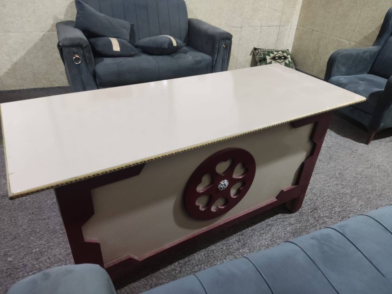 سلام عليكم تخم مع ميز مكتب للبيع سعر 250بيهن مجال


**إذا كنت صاحب هذا الإعلان وتريد حذفه لأي سبب، رجاءا أرسل رسالة إلى الدعم الفني**