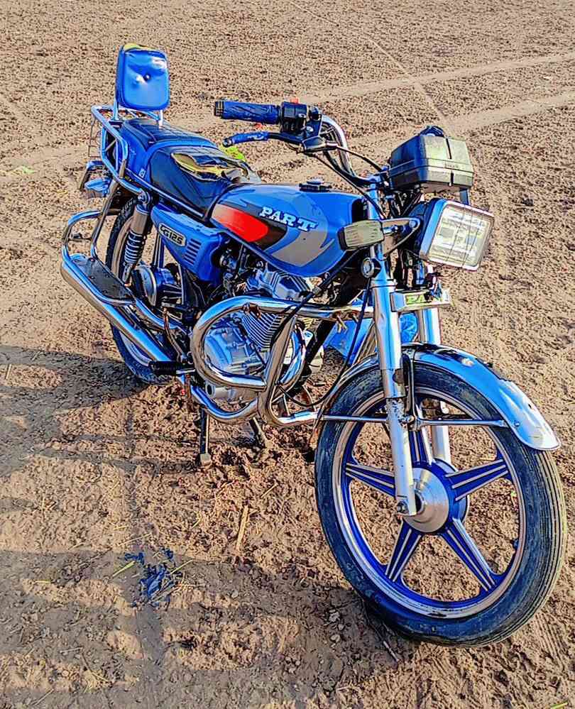 سلام عليكم دراجة بارت للبيع موديل 2023 اوراق اصوليه بسمي طالعه من مجمع الكرار مكينه مامفتوحه اصبانه مامحطوط عليهه دراجه خير من الله بس گشرتهه شويه خربانه سعر 900 وبيهه مجال قليل للشراي أمانة الله اوصلت 825 وما بعت للتواصل *********** بي وات ساب او اتعلق وانه اراسلك مكاني الناصرية منطقة الشريف
