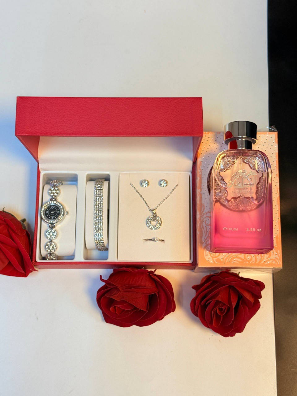 بوڪس نسائي أنيق نازك🧸💘

🎀للي يحب الذوق الراقي والتفاصيل المرتبة

🎀 عطر نسائي برائحة ثابتة
🎀 وجذابة يخلي حضوره ما ينوصف
🎀 هدية مثالية لعيد الحب 
🎀عيد ميلاد أو أي مناسبة مميزة
🎀دلليه بهدية تعبر عن اهتمامك وتخلي كل 
🎀ما تستخدمهما
🎀الأنييقة تستاهل بوكس يليق بيه
السعر 28 الف فقط مع توصيل


**إذا كنت صاحب هذا الإعلان وتريد حذفه لأي سبب، رجاءا أرسل رسالة إلى الدعم الفني**