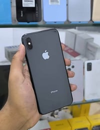 ايفون XS MAX لون اسود ذاكره 256 بطاريه مستبدله 100‎%‎ نسبه  كامره الخل...