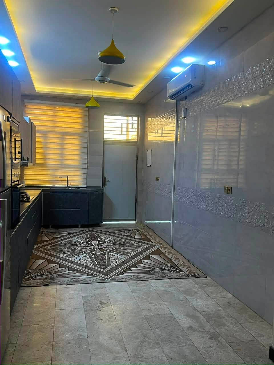 🏡 منزل للبيع في الرميثة (حي الحسين)
الموقع: خلف مطعم تراث، قرب فلكة ثورة العشرين.
 المساحة: 146 مم (طابقين).
 المواصفات: 4 غرف نوم + مطبخ أوبن (مفتوح) على الصالة حمامين خارجي وداخلي .
📞 للتواصل والمعاينة: ***********
