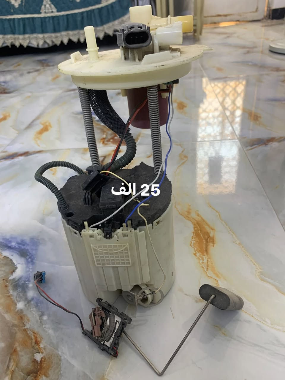السلام عليكم غراض شوفر ليت كروز
چويتر شغال 
تخم نوزل كامل هوه والضفيره 
حساسات Vvt 
قاعدة فيتم عبوه للعلم الله شاهد كلهن فاتحن من سيارتي لان صرت حقل تجارب يم الشرفاء 
اتصل  *********** وتدلل ماعندك تعال آخذ بلاش
