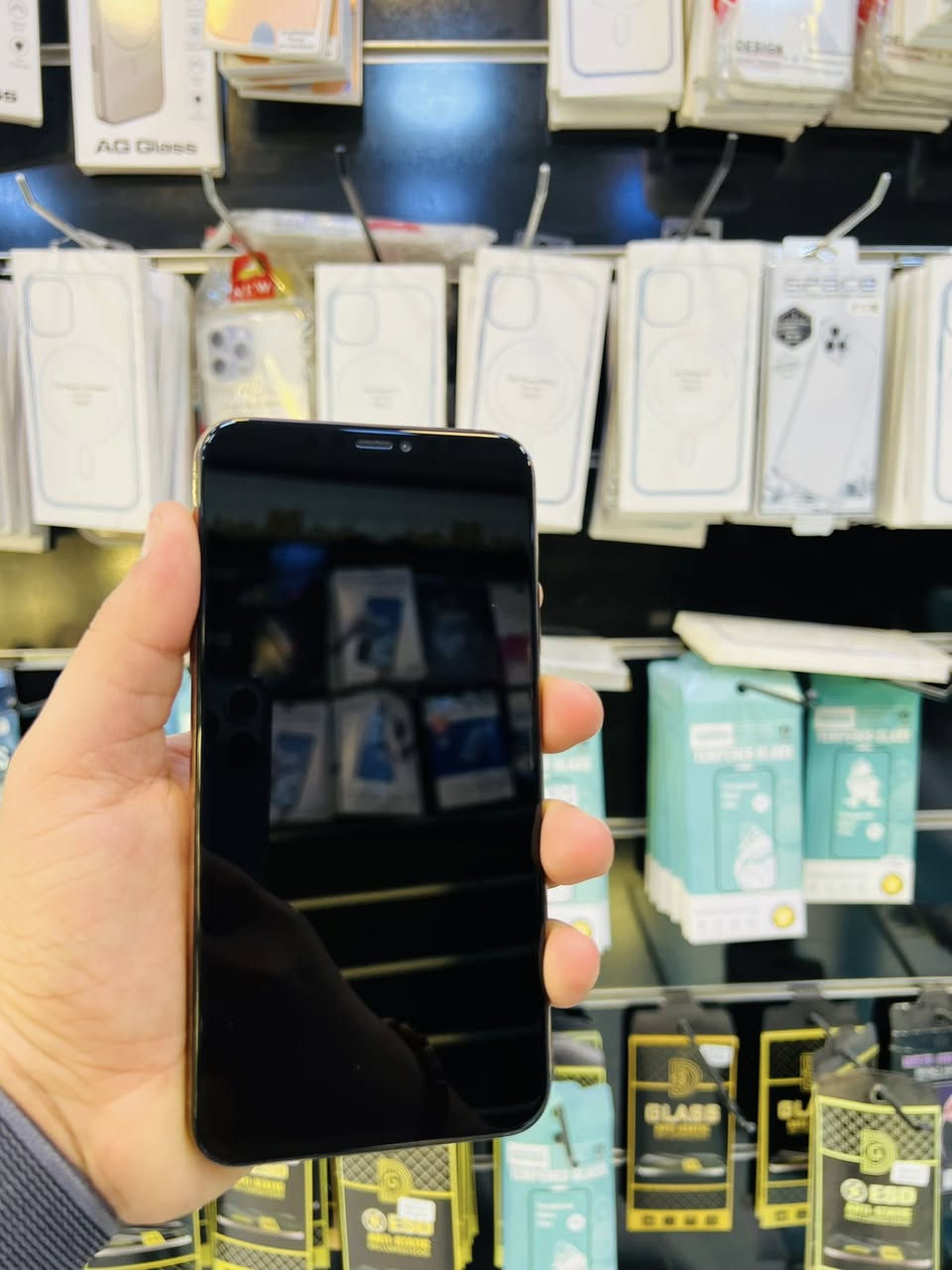 السلام عليكم 🫡
للبيع iPhone 11 pro max 
ذاكره 256 
بطاريه 100‎%‎ مبدله اصليه 
نموذج M شرق اوسط 
لون ذهبي نضافه 99‎%‎ 
الجهاز كله شغال مابيه خلل فقط مبدل شاشه نوعيه حلوه لا شكل ولا شمر فيس ايدي متوقف فقط الباقي كله شغال اتصال انترنيت كامرات صوت هزاز فرمته كله شغال السعر قفل 210 الف مكاني بغداد مدينه الصدر رقمي ***********
