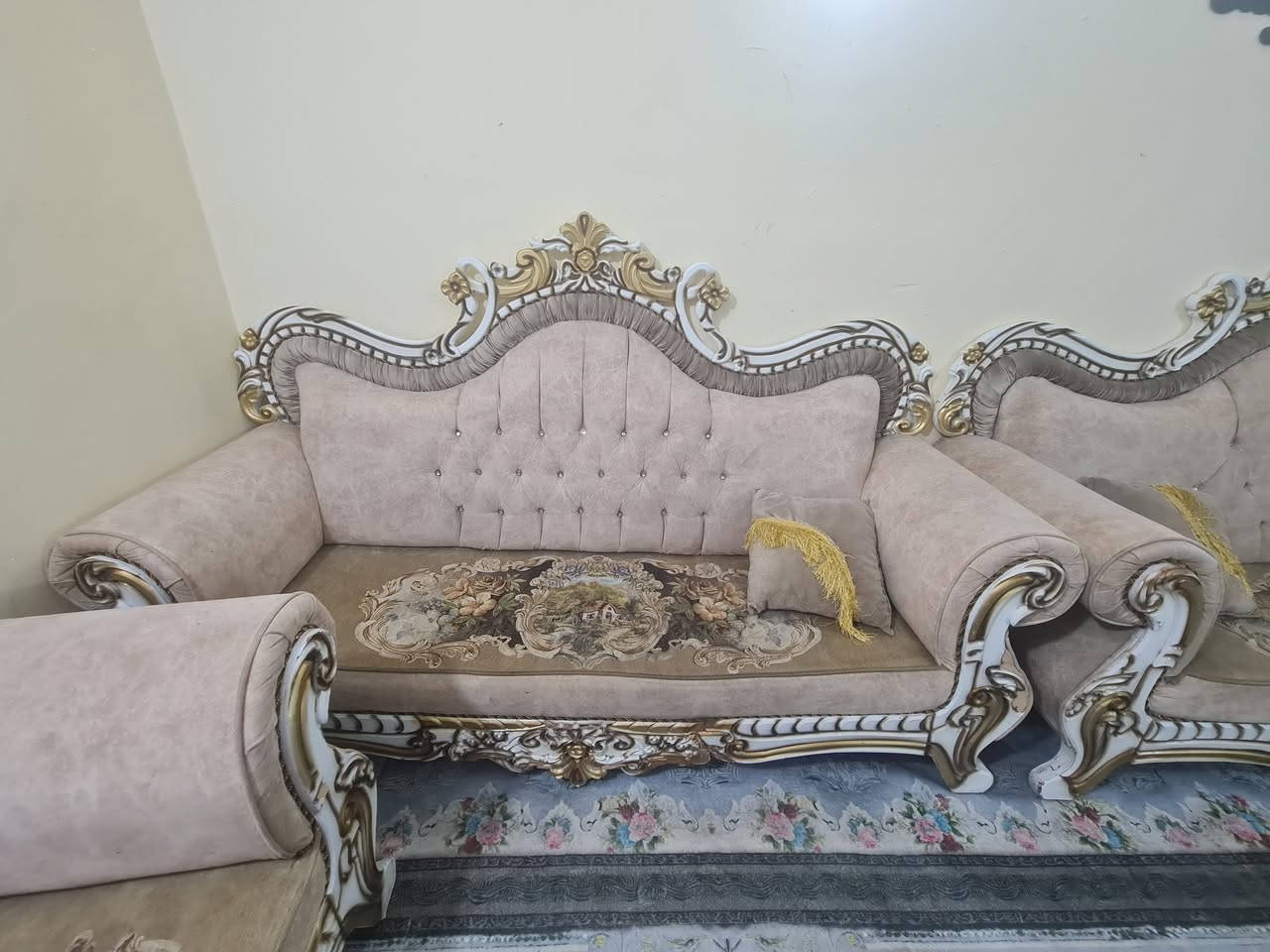 تخم 20 مقعد نظيف 
مع 5 طبلات طبلة كبيرة و4 صغار 
السعر 750 الف وبي مجال للشراي
المكان كربلاء حي الاسرة 
الاتصال***********
