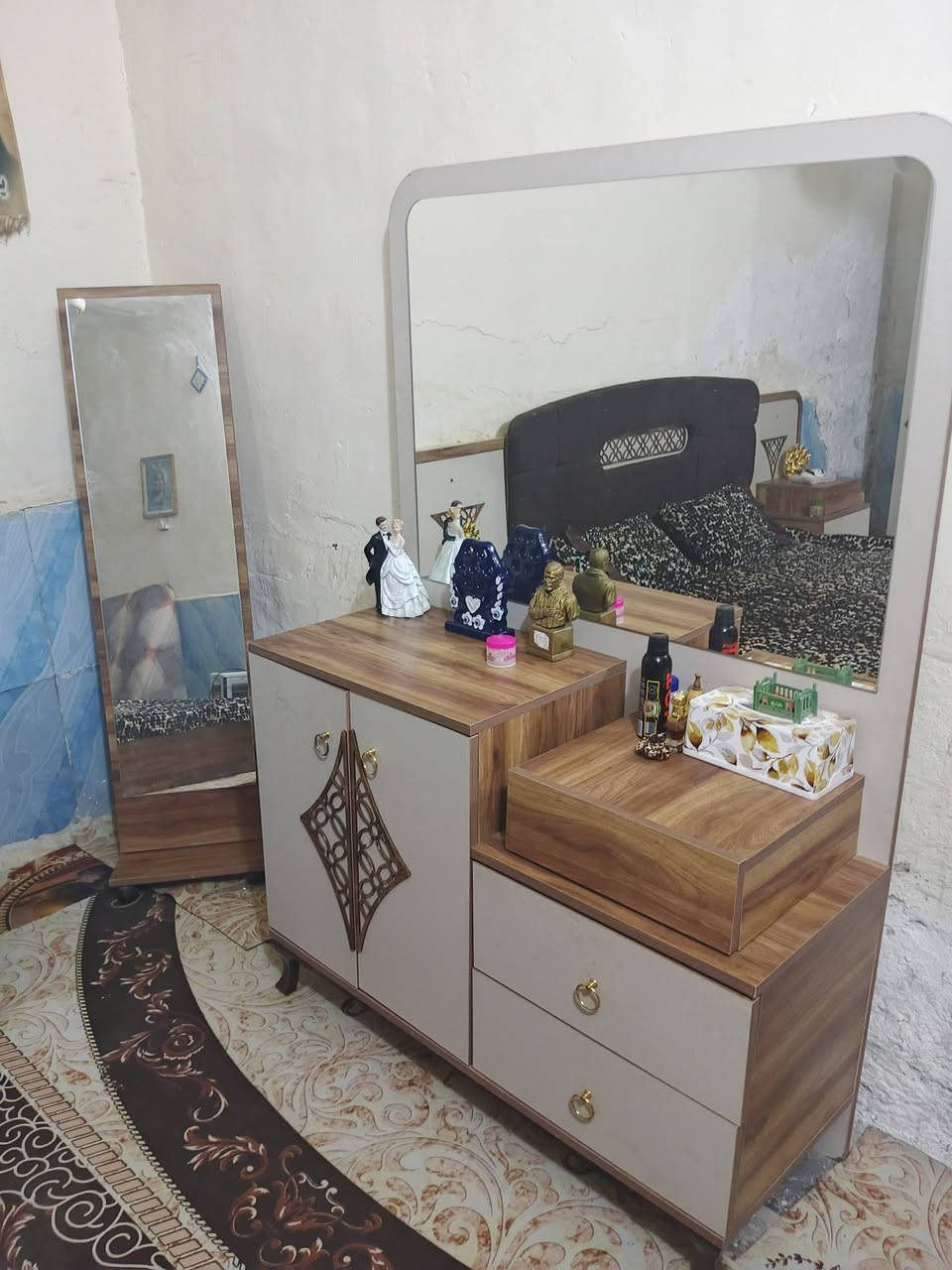 إسلام عليكم غرفه نوم تركيه نضيفة كلش للبيع  ناصرية مركز مدينه صدر ورى مدرسه ابن ماجد للاستفسار الاتصال او واتساب***********
