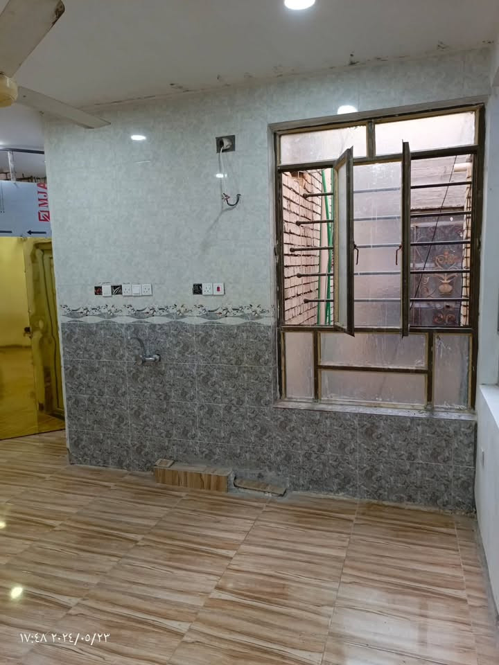 بيت للايجار بناء حديث 250 وبي مجال
***********
