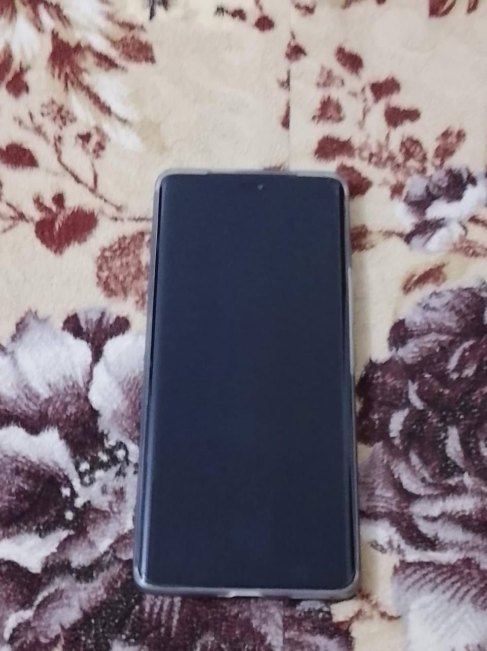 السلام عليكم هنر x9c جديد فقط مفتوح من كارتون بعد مامستعمل سعر 300تواصل على رقم ***********
