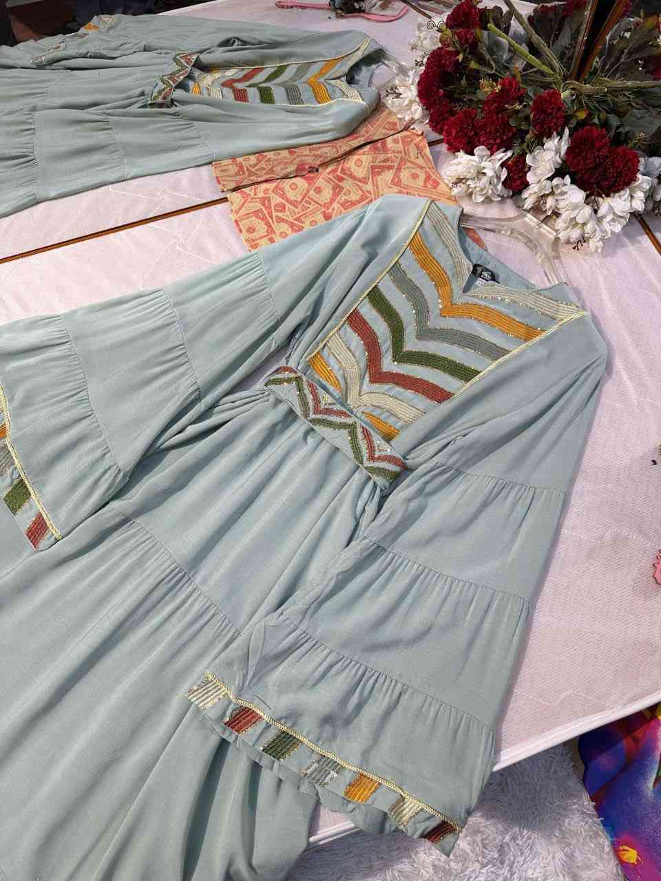 موديل جديد من گلابيات العيد♥️🙈
كلوشة بارزة مع حزام يبرز الخصر 💃💃😍
قياساتكم موجودة 
L. Xl. XXl. XXXl
توصيل مجاني لجميع المحافظات 
اترك تعليق يصلك السعر ♥️♥️


**إذا كنت صاحب هذا الإعلان وتريد حذفه لأي سبب، رجاءا أرسل رسالة إلى الدعم الفني**