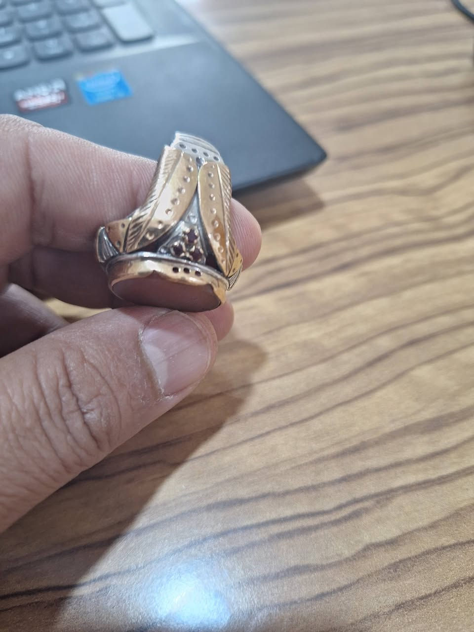 الصور تتكلم
عيار الذهب 21 

صياغة باسم زاروكه القديمه 

اما الحجر امام العين


**إذا كنت صاحب هذا الإعلان وتريد حذفه لأي سبب، رجاءا أرسل رسالة إلى الدعم الفني**