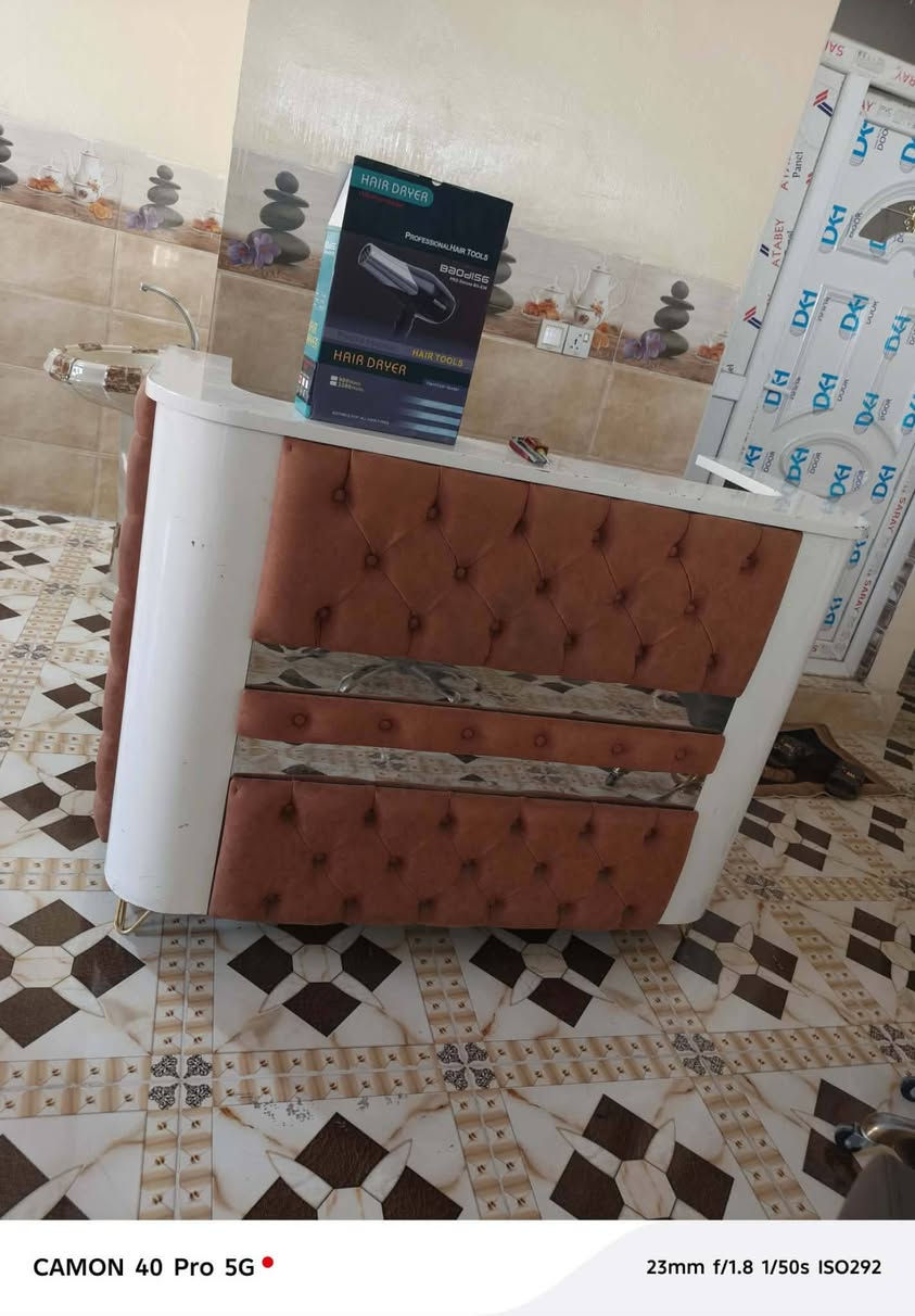 ميز مال فلافل  تسكام جام 150 
طبلات ب35
طباخ جديد مستخدم قليل ب45
الميز ب125 وبي مجال
والكراسي الجبير ب65 كلش جديدوالابيض ب40 وهم بي مجال بسيط
غرفه اخشاب نظيفه ومصبوغه السعر 450


**إذا كنت صاحب هذا الإعلان وتريد حذفه لأي سبب، رجاءا أرسل رسالة إلى الدعم الفني**