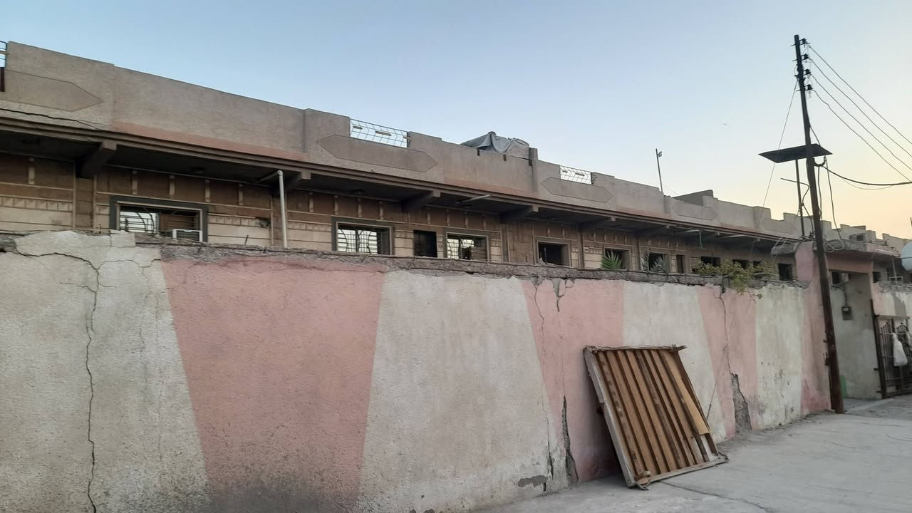 عمارة للبيع تصلح شركة أو معمل أو مخازن أو دور سكن مساحة دونم مساحة البناء ٨٠٠م طابقين  عنوان بغداد طريق البسماية مفرق المدائن رقم ***********او*********** خابرني تفاصيل طابو ٢٥بسمي سعر ٩٥٠مليون
