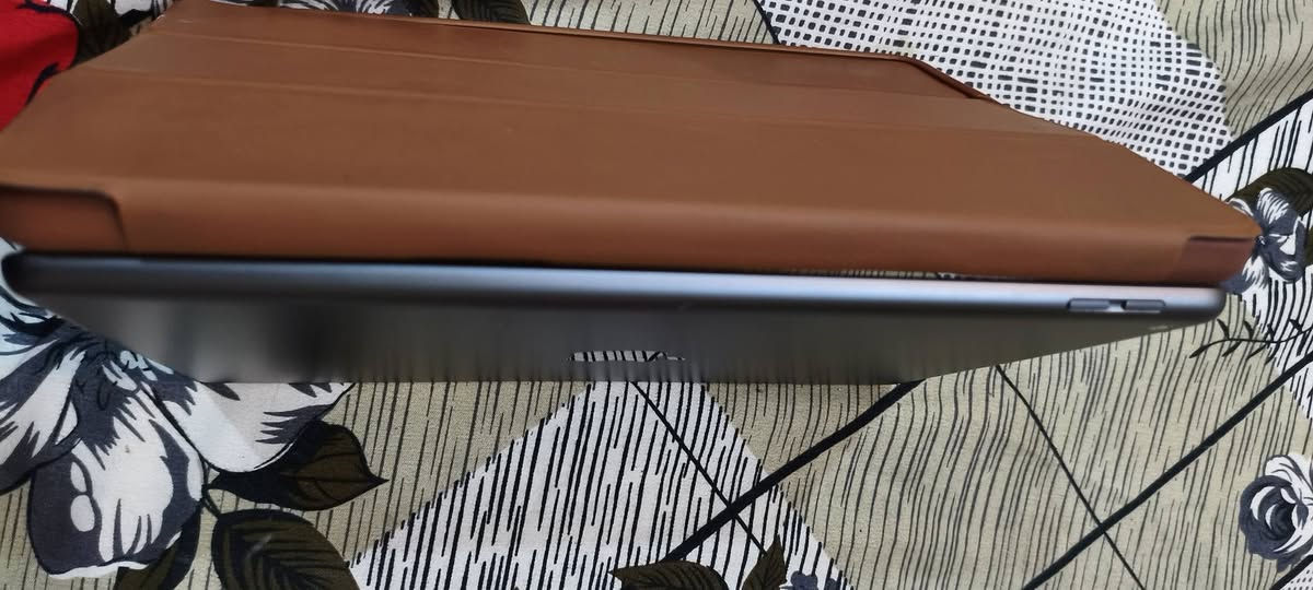 السلام عليكم
ايباد 9 للبيع اخو الجديد كارتونه شاحنه مالاته موجودات مكفول تاخذه من باب البيت نضافه 100 
ذاكره 64
الون رصاصي 
 استخدام بصيط لا العاب ولا اي استخدام قوي 
كلش نضيف السعر 300 بي مجال بصيط 
للتواصل خاص او واتساب العنوان بغداد فلكه حي النصر قرب منطقه العبيدي ***********
