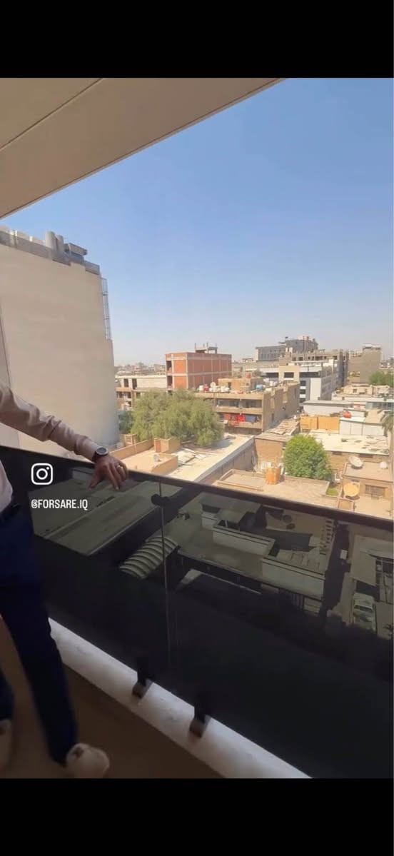🏡 شقة مميزة للبيع – بغداد / العرصات

📍 الموقع: العرصات – منطقة تجارية راقية ومخدومة. اتصال بالمالك مباشرة بدون دلالية

🔹 المساحة: 100 م²
🔹 غرفتا نوم
🔹 صالة واسعة مع مطبخ أمريكي (Open Kitchen)
🔹 بلكونتان
🔹 الطابق الخامس
🔹 مجهزة بـ 2–3 أجهزة تكييف
🔹 كراجان خاصان
🔹 حارس وخدمات متوفرة داخل البناية
🔹سند طابو منفصل على دائرة الكرادة
🔹 الشقة جاهزة للسكن مباشرة وليست قيد التأسيس.

💰 السعر المطلوب: 310 مليون دينار عراقي (قابل للتفاوض للمشتري الجاد).

📞 للاستفسار أو حجز موعد للمعاينة يرجى التواصل على الخاص أو الاتصال *********** بغداد, العراق
