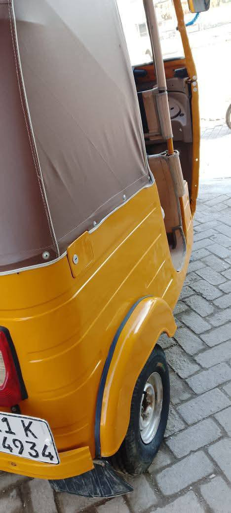 تكتك موديل 19 شهر 12 رقم سنويه نكليزي تحويل ثاني يوم كشر مصبوغ عام للجماليه   مكينه كير كلج اكسل مكفول مكينه مال 20 بيها تخم تاير ابو لحيه بيها كهرباء كامله اي نقص مابيها كبل لشارع ربع مذب عليها  مكاني خان بني سعد فقط شراي يتصل ***********.. 
سعر 4400 وبيه مجال حك الجيه
