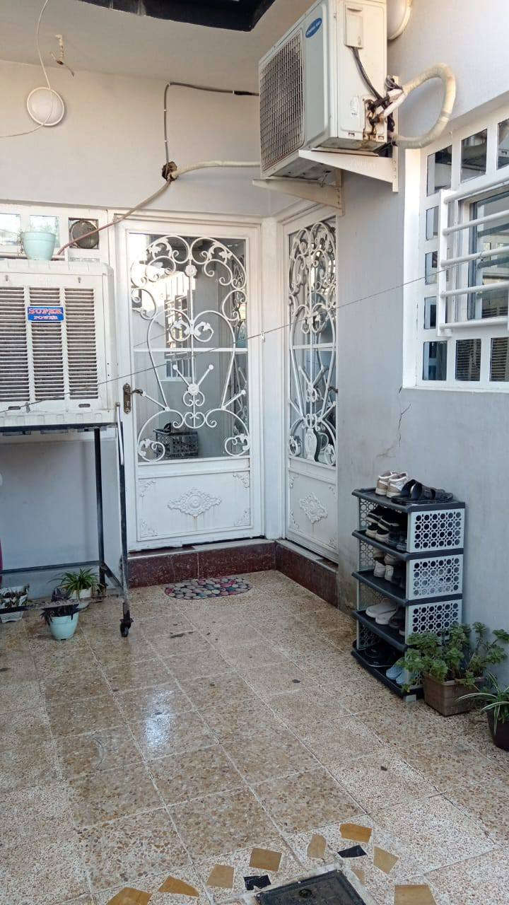 دار للبيع في حي السلام  المساحه 100متر  طابق وغرفه في الطابق الثاني سويت ناقصها ارضيه و سقف ثانوي السعر 90مليون للاستفسار الاتصال على الرقم ‏‪***********‬‏
