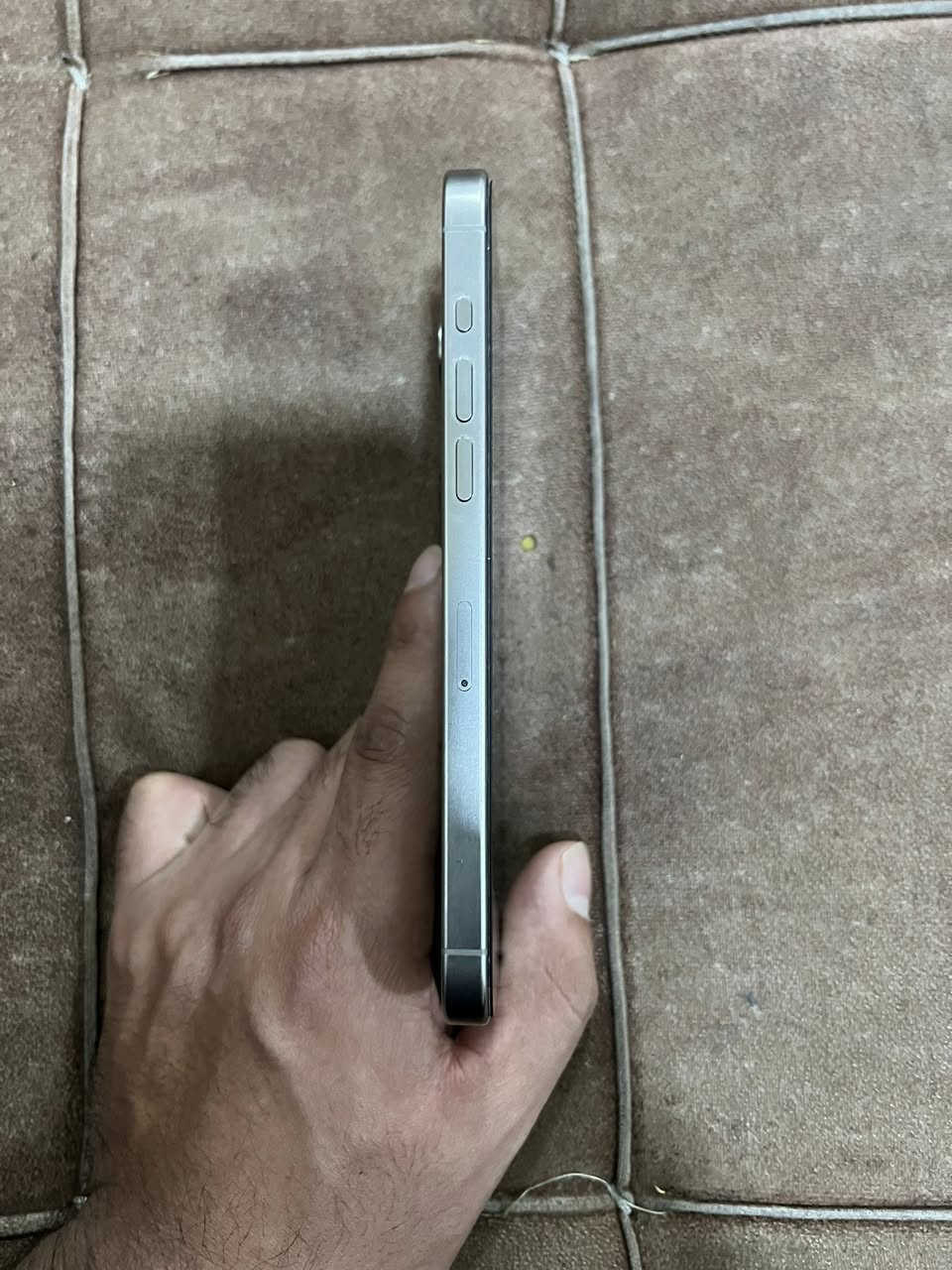 سلام عليكم 15برو ماكس 
ذاكره 256
بطاريه83
شرق اوسط جهاز نضيف فول
رقم:***********
