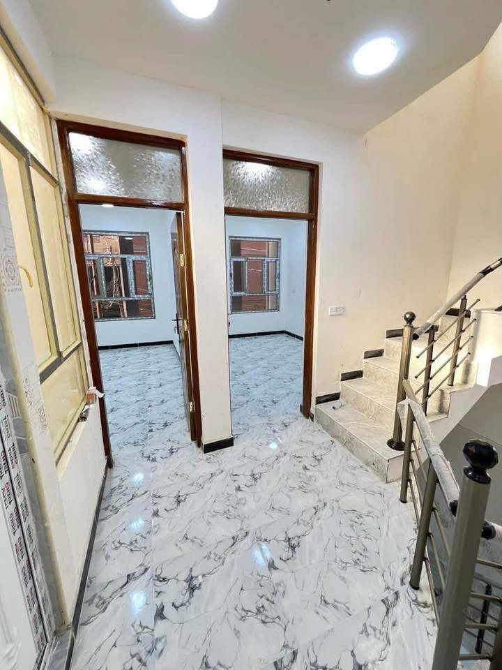 للبيع✅
50م.     واجهة6 
بناء جديد/مدخلين /طابقين
♦️يحتوي على استقبال+مطبخ حار بارد+غرف نوم عدد(2)

الموقع📍الشعب-حي التجار
السعر:155 وقابل للتفاوض

مكتب الثقة للعقار
حي اور-شارع نادي النفط-مقابل مركز سناريا لطب الاسنان
***********📳
***********📳
