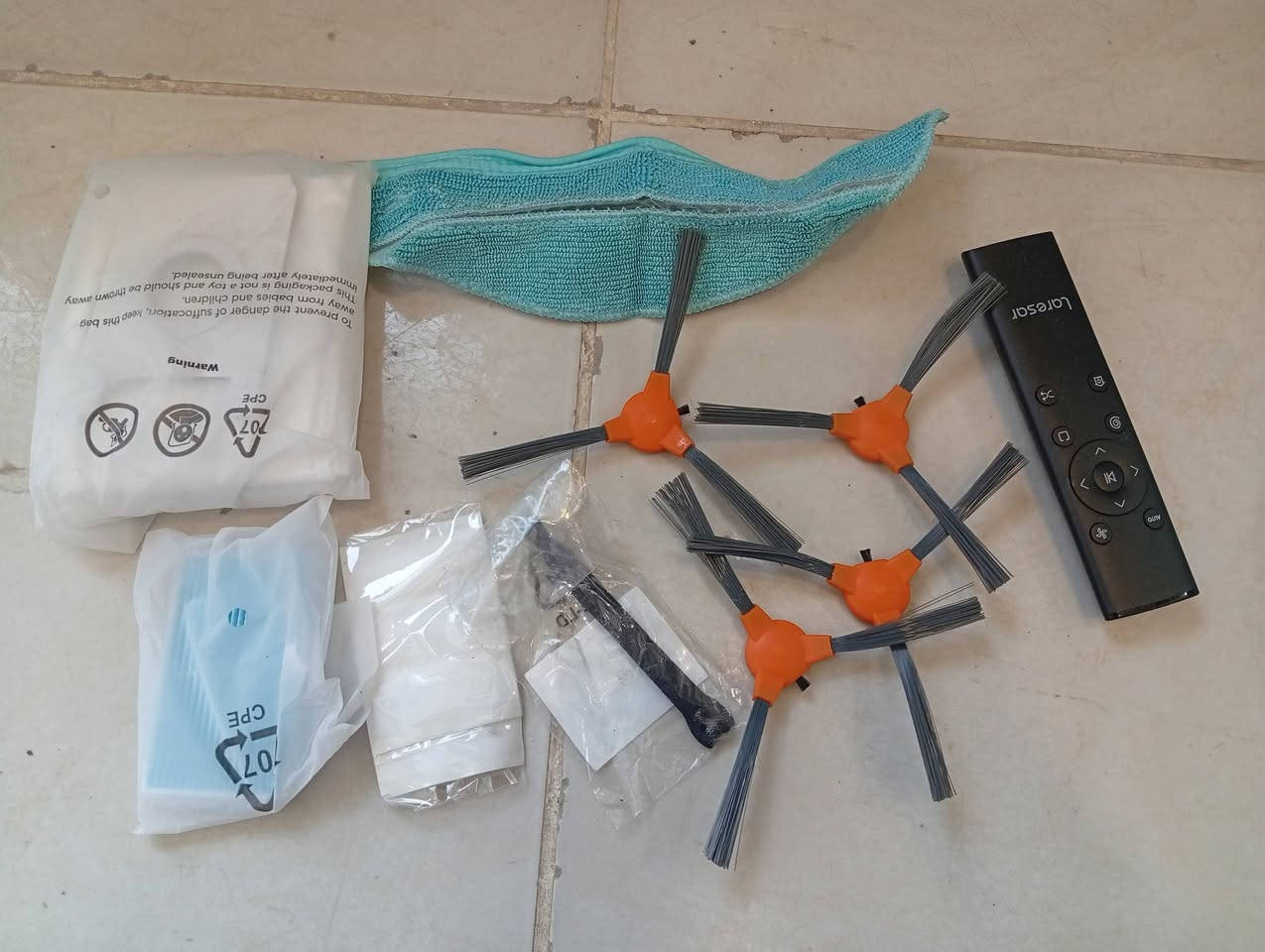 مكنسة روبوت ذكية Laresar Grande 2.
وقت التشغيل: تصل إلى 200 دقيقة من التنظيف المستمر بشحنة واحدة.
قوة الشفط: تتميز بقوة شفط عالية تصل إلى 3200 باسكال.
التصميم: تصميم رفيع يبلغ ارتفاعه 7.5 سم للوصول تحت الأثاث.
الميزات الذكية: تعود تلقائيًا إلى قاعدة الشحن عندما تكون البطارية منخفضة وتدعم التحكم عبر التطبيق.
مستخدم نضافة 90بالمية سعر 160الف توصيل متوفر


**إذا كنت صاحب هذا الإعلان وتريد حذفه لأي سبب، رجاءا أرسل رسالة إلى الدعم الفني**