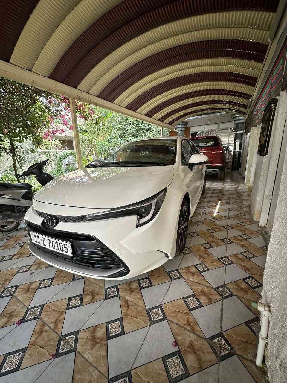 كورلا هايبرد 2025 الشكل الامريكي
ماشيه 10 ألف 
رقم بغداد 
بدون ضرر 
عارضها ب 160 وبيها مجال 
***********

