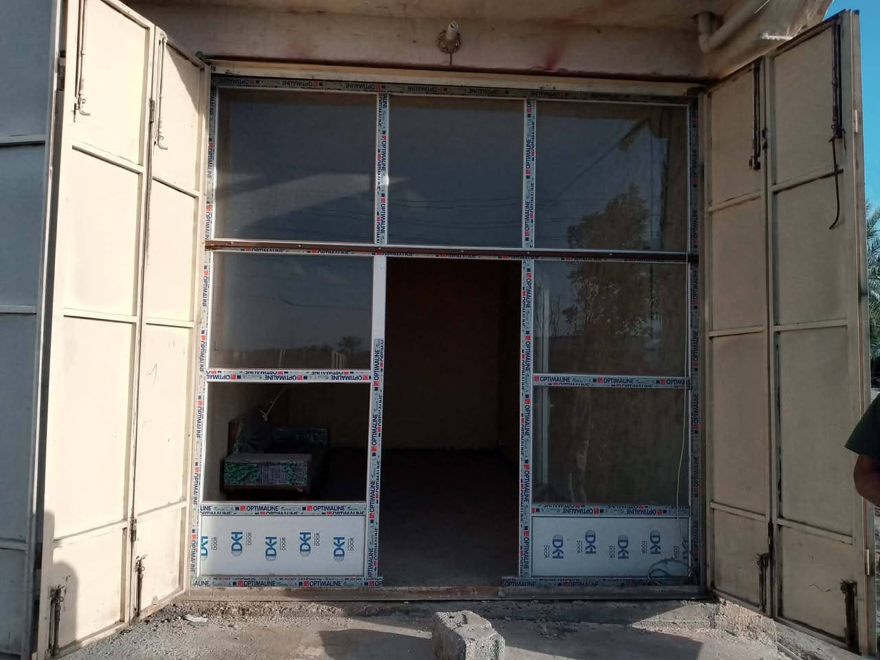 سلام عليكم البيع جديده السعر ٥٠٠ الف وبيه مجال العنوان ورديه خارج رقم الهاتف ***********
