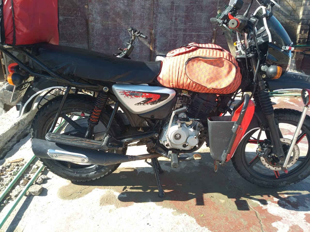 السلام عليكم بوكسر2022شهر11بسمي مفتوحة يم اخونة بوكسر البلديات
لدراجة خير من الله ستعمال شخصي
المكان بغداد البلديات خلف معسكر البلديات  ولسعر مليونين و400 وبيهة مجال ***********
