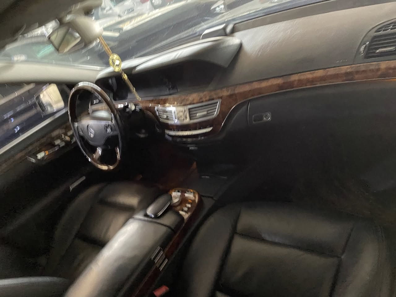 سلام عليكم حبايب
للبيع فقط سعر مناسب 
S 500 2007 
محدث 13 كت amg 
20  AMG 
باب قصير  
سيارة  ووارد يابان  بيها صبغ 
ب 
فقط الباقي  
غرفة نضيفة 
ماشية الف 
1 
بردات  خلفي
بيبان شفط 4 
كشنات تدفئة تبريد 
خزن ميموري 3 انضمة 
ناضور ليلي 
رادار امامي 
حساسات امامي خلفي 
تبريد قطعتين امامي خلفي منفصل 
  صندوك كهرباء  شفط 
بيها هواي مواصفات الجناية يعرفون مواصفاتها 
رقم سليمانيه  تحويل ثاني يوم 
إدامة مسوياها سيرفس للسيارة 
تفاصيل اكثر *********** 
السعر المطلوب195   ورقة وبيها مجال بسيط 
ماكو اس  كلاس بهل سعر و بل عافية عل ياخذه مكان اربيل
