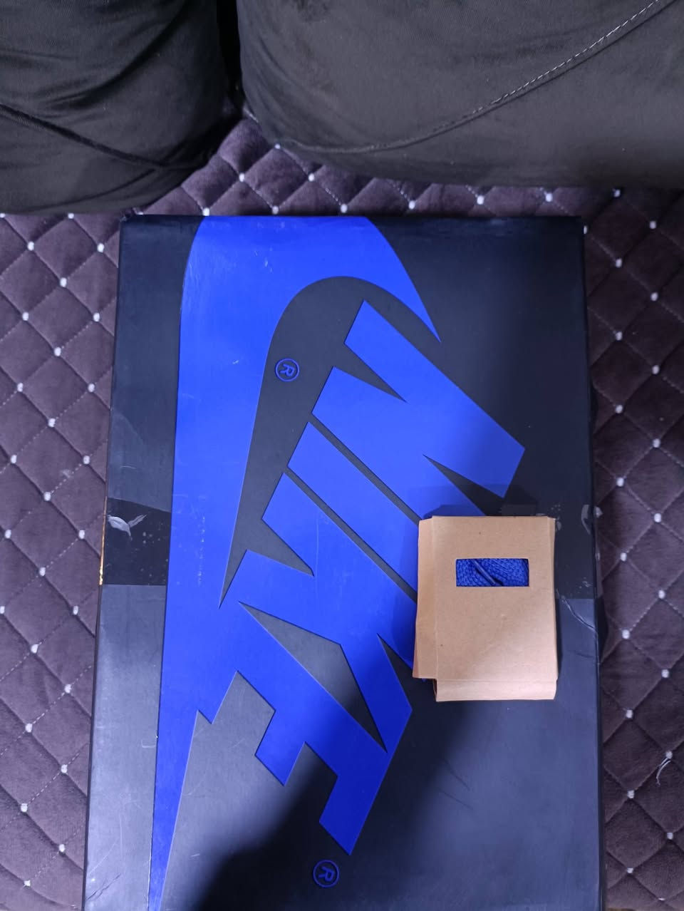 سلام عليكم شباب حذاء جوردن قياس 44
طول القدم 28 
يجي ويه الحذاء كارتونته مع قيطان اضافي 
سعر حذاء 35 الف وبيه مجال بالسعر


**إذا كنت صاحب هذا الإعلان وتريد حذفه لأي سبب، رجاءا أرسل رسالة إلى الدعم الفني**